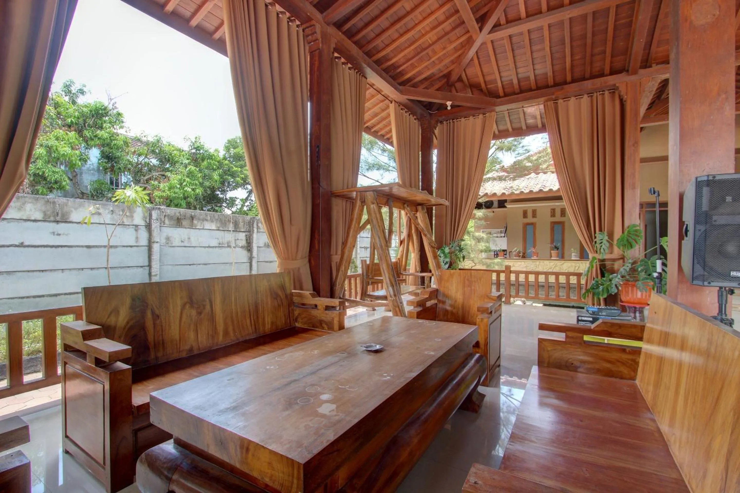 Lobby or reception in Collection O 93028 Homestay Joglo Ibu