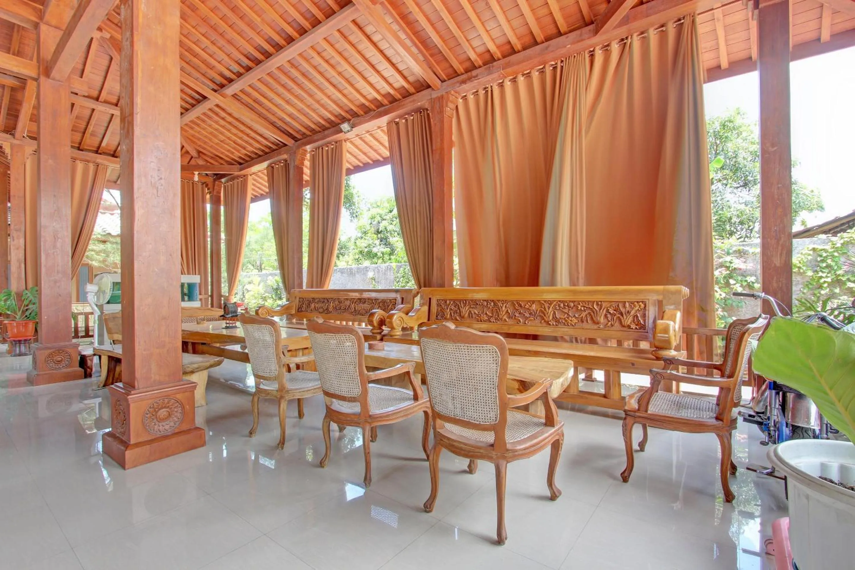 Lobby or reception in Collection O 93028 Homestay Joglo Ibu