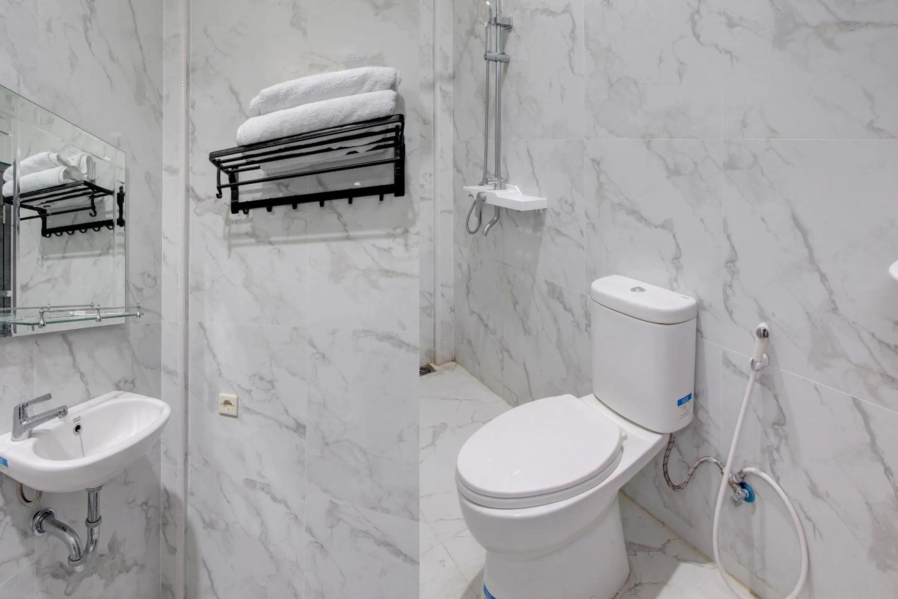 Bathroom in Collection O 93028 Homestay Joglo Ibu