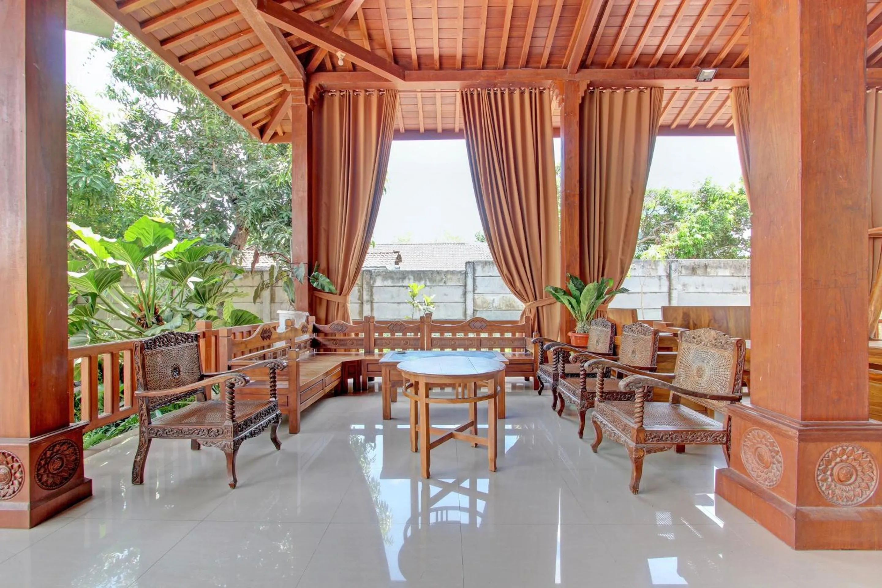 Lobby or reception in Collection O 93028 Homestay Joglo Ibu