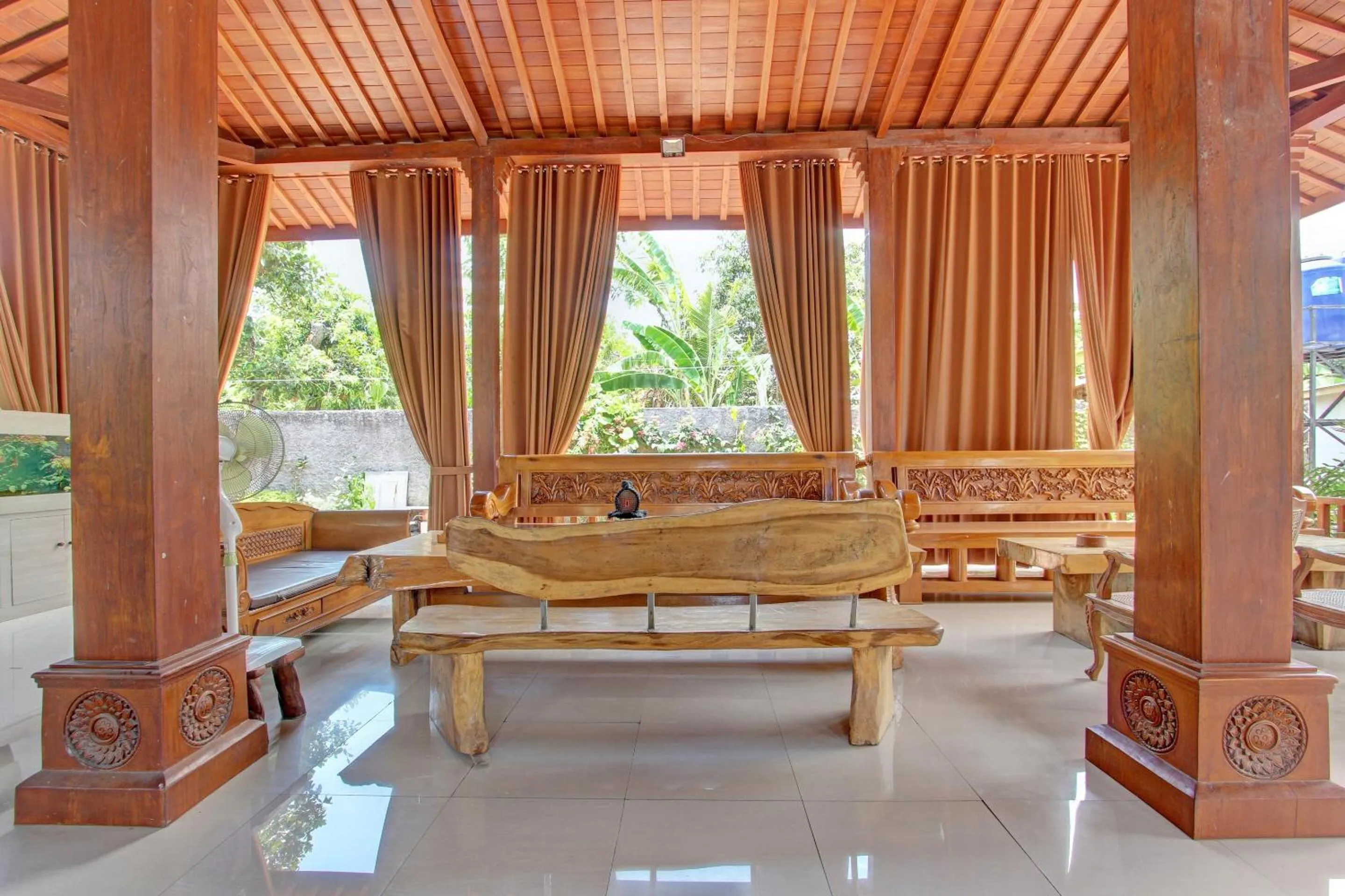 Lobby or reception in Collection O 93028 Homestay Joglo Ibu