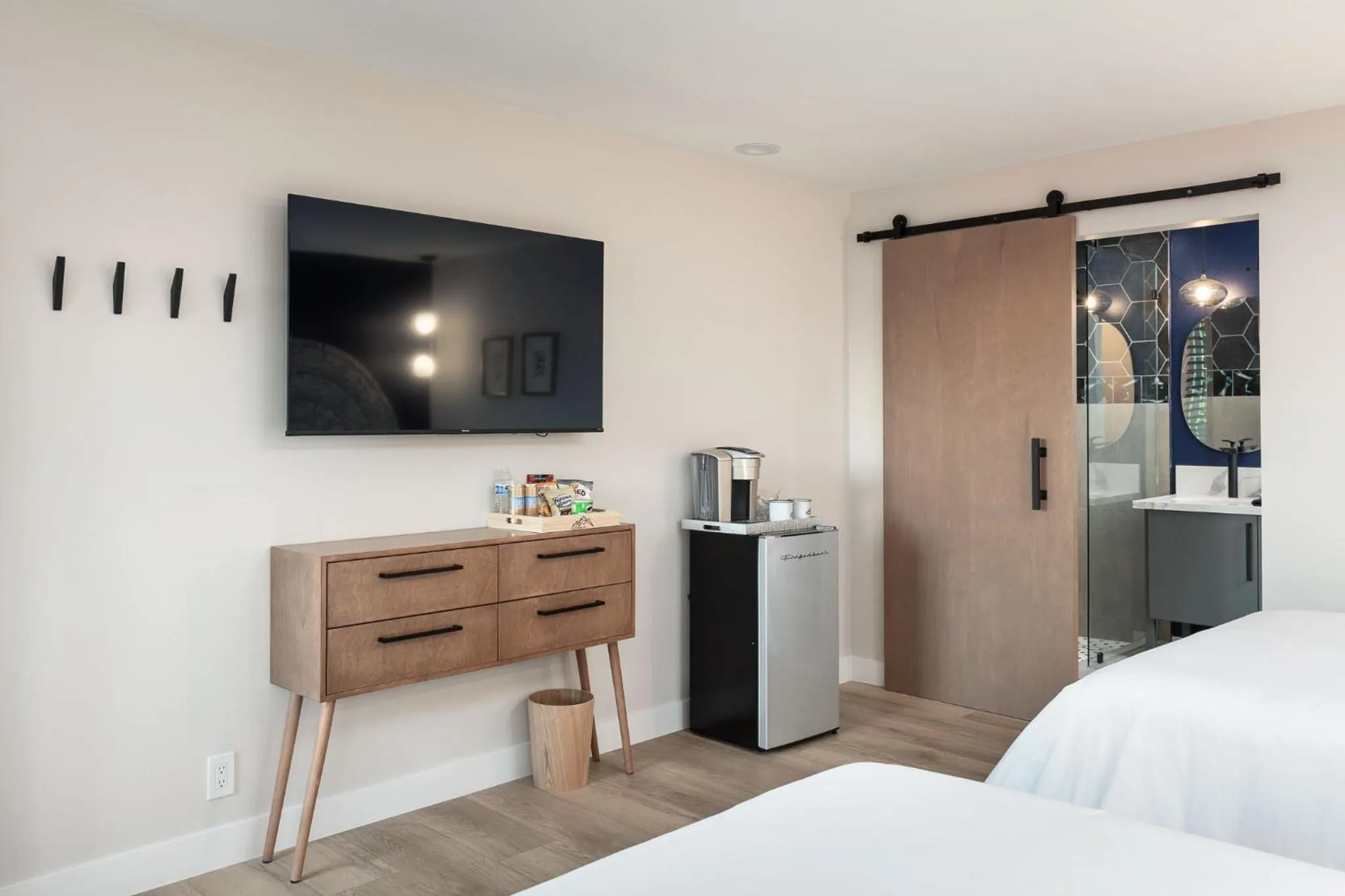 Bed in California Inn