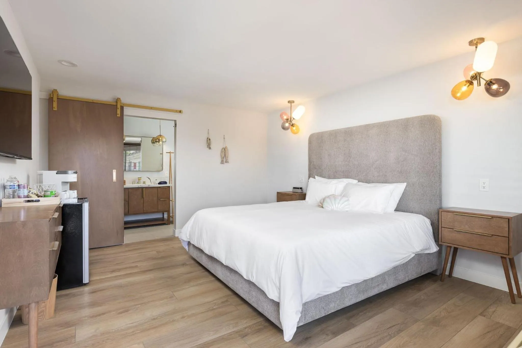 Bed in California Inn