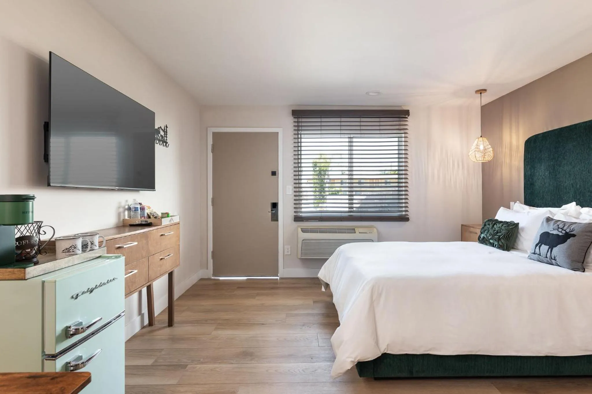 Bed in California Inn