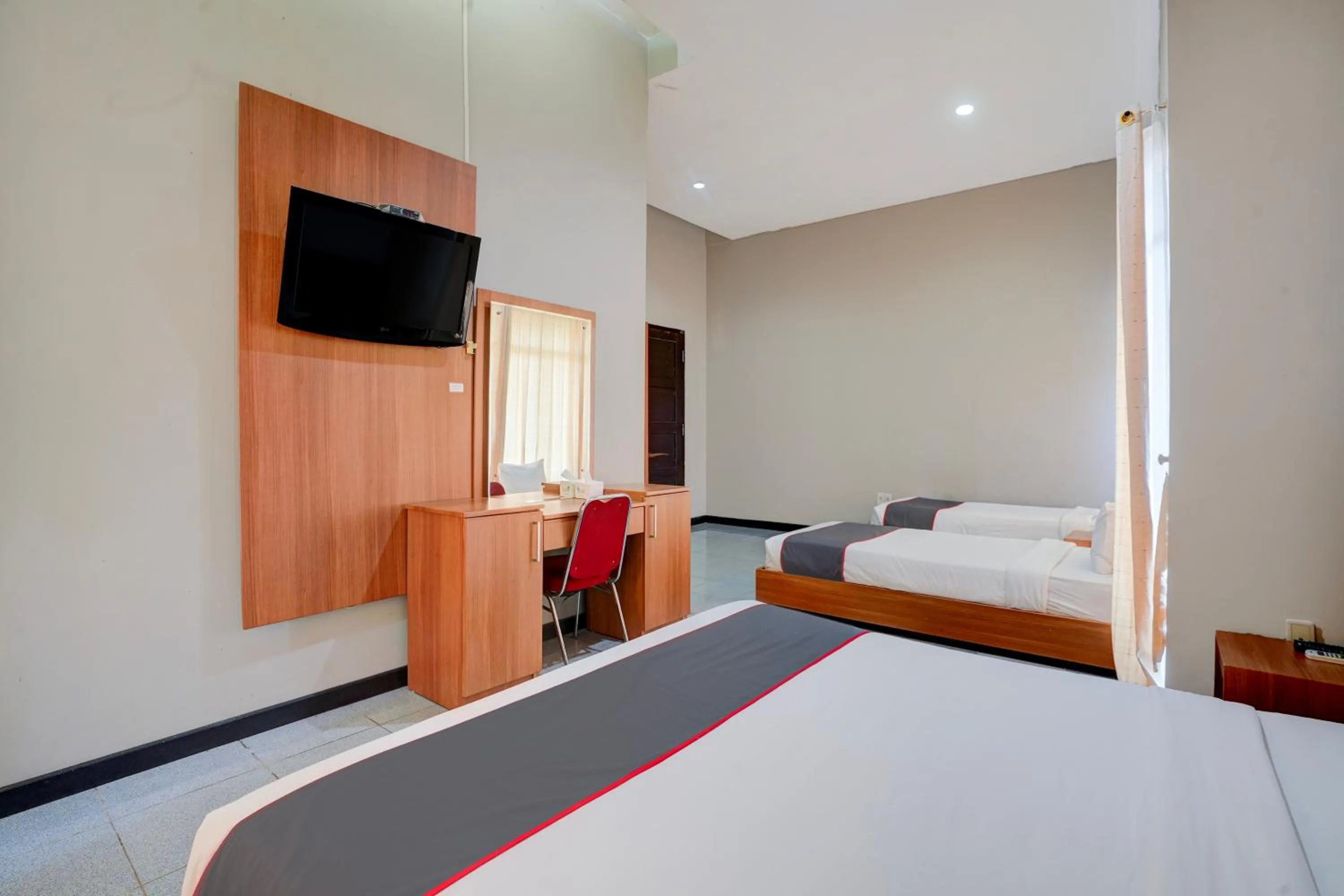 Bed in Collection O Padang near Mesjid Raya Syekh Ahmad Al-Minangkabawi formerly Hotel Surya Palace