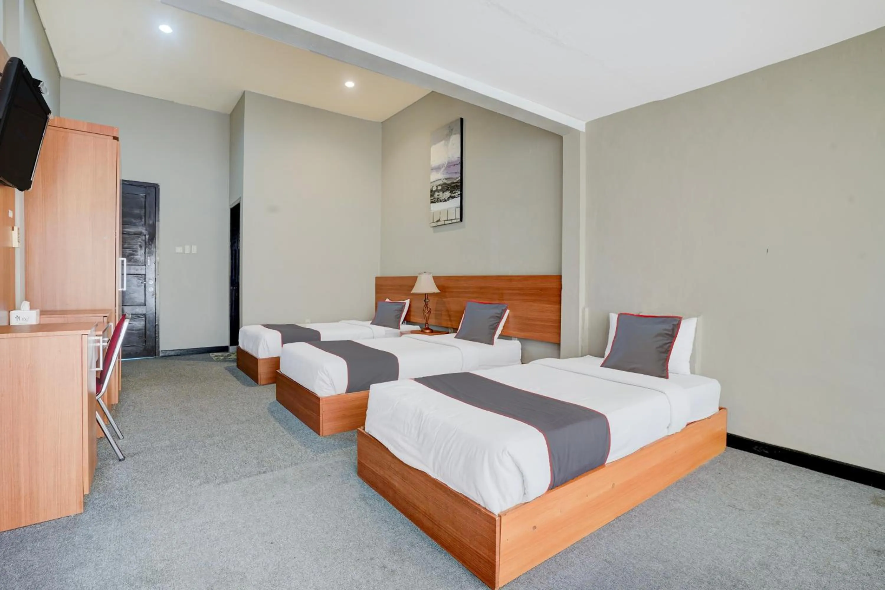 Bed in Collection O Padang near Mesjid Raya Syekh Ahmad Al-Minangkabawi formerly Hotel Surya Palace