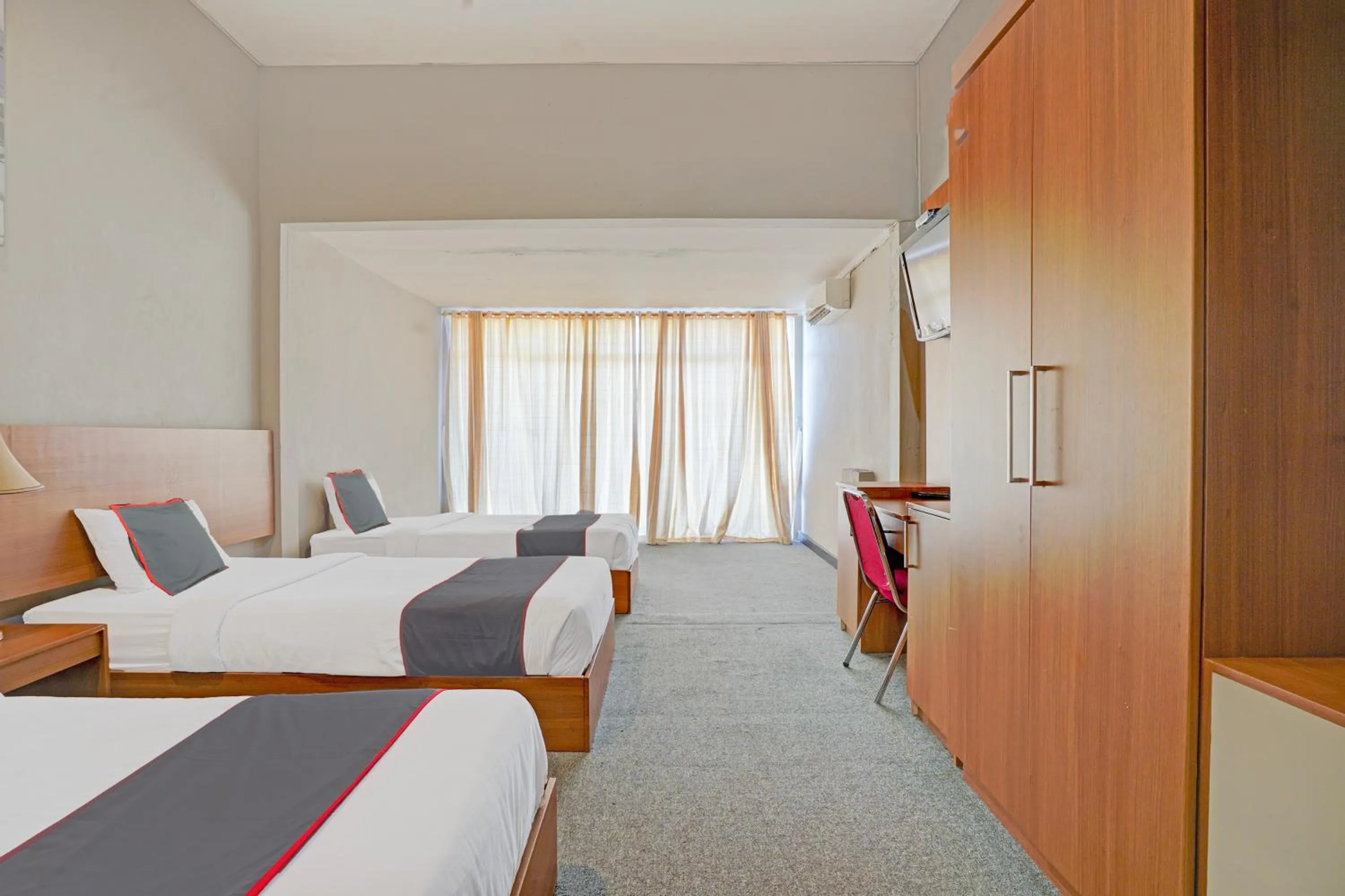 Bed in Collection O Padang near Mesjid Raya Syekh Ahmad Al-Minangkabawi formerly Hotel Surya Palace