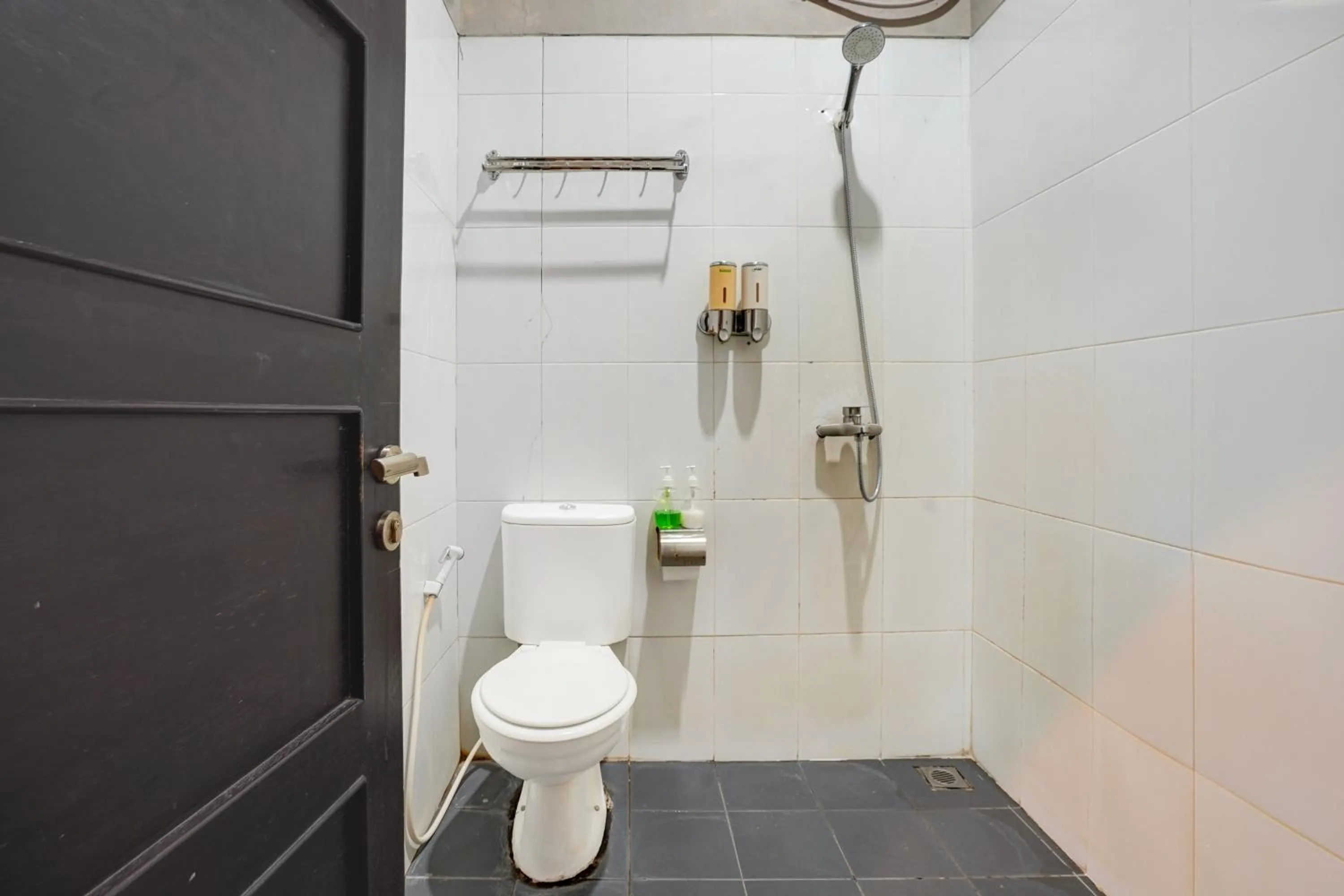 Bathroom in Collection O Padang near Mesjid Raya Syekh Ahmad Al-Minangkabawi formerly Hotel Surya Palace