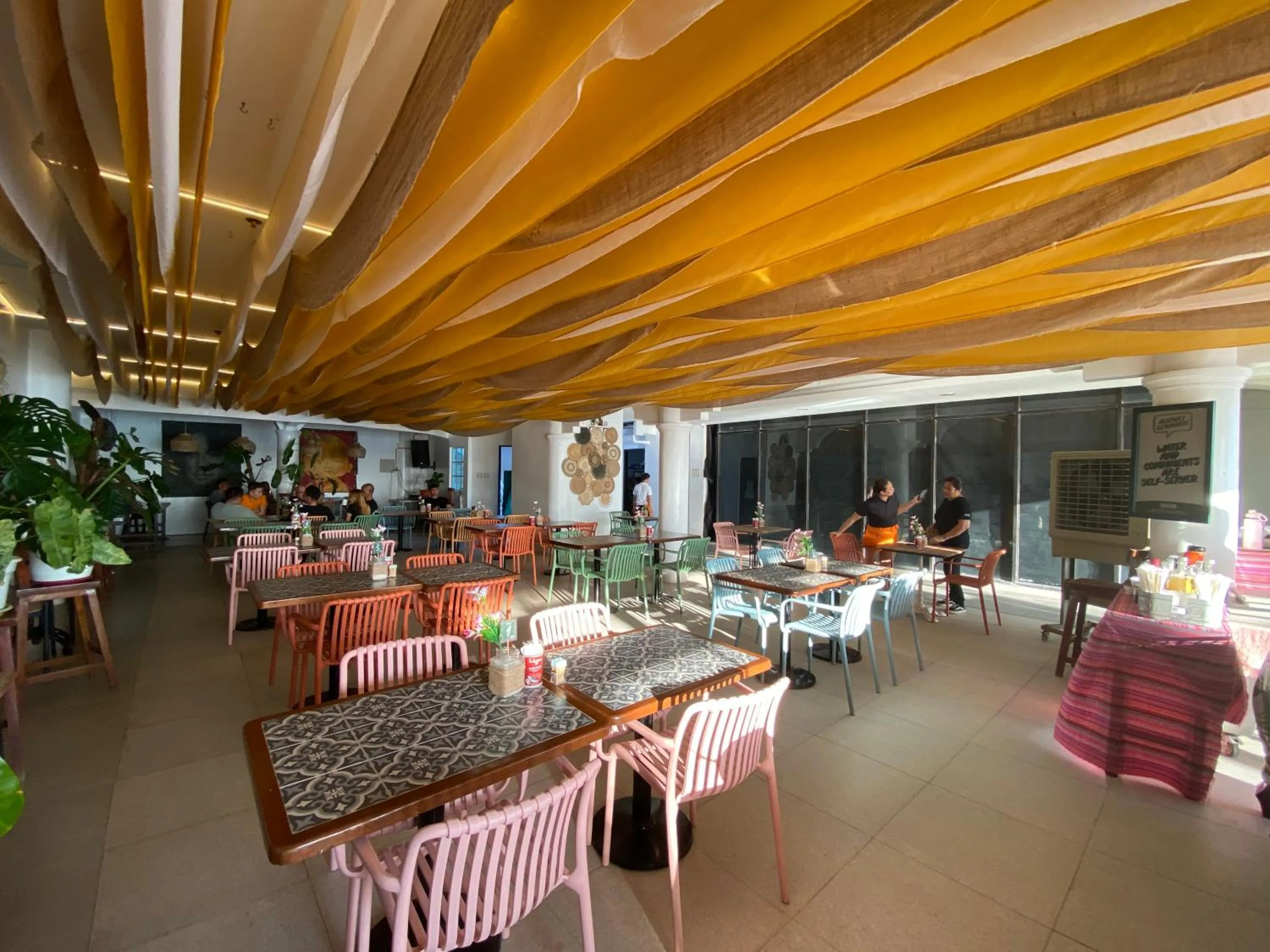 Restaurant/places to eat in Boracay Sea View Hotel