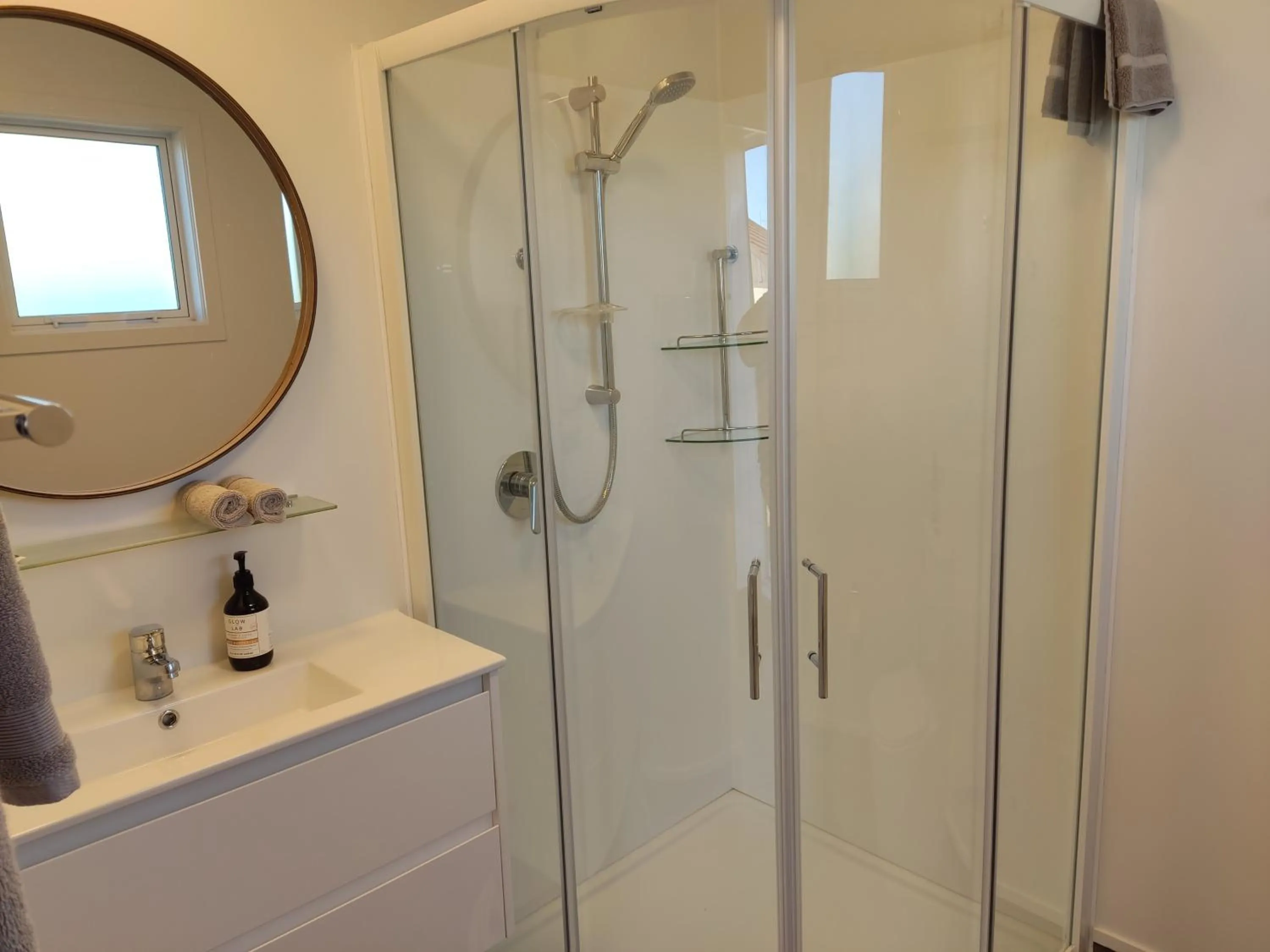 Shower in Studios On Carroll - ex Ferry Hotel