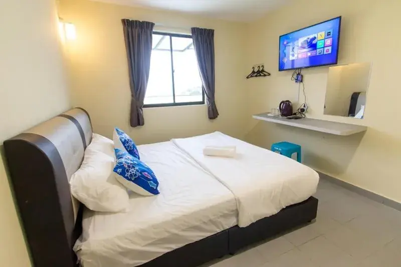 Deluxe Double Room in Southern Tip Hotel - City & 100m walk to McDonald's & FREE DOBI Deluxe Double Room in Southern Tip Hotel - City & 100m walk to McDonald's & FREE DOBI