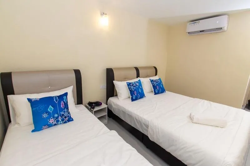 Bed in Southern Tip Hotel - City & 100m walk to McDonald's & FREE DOBI