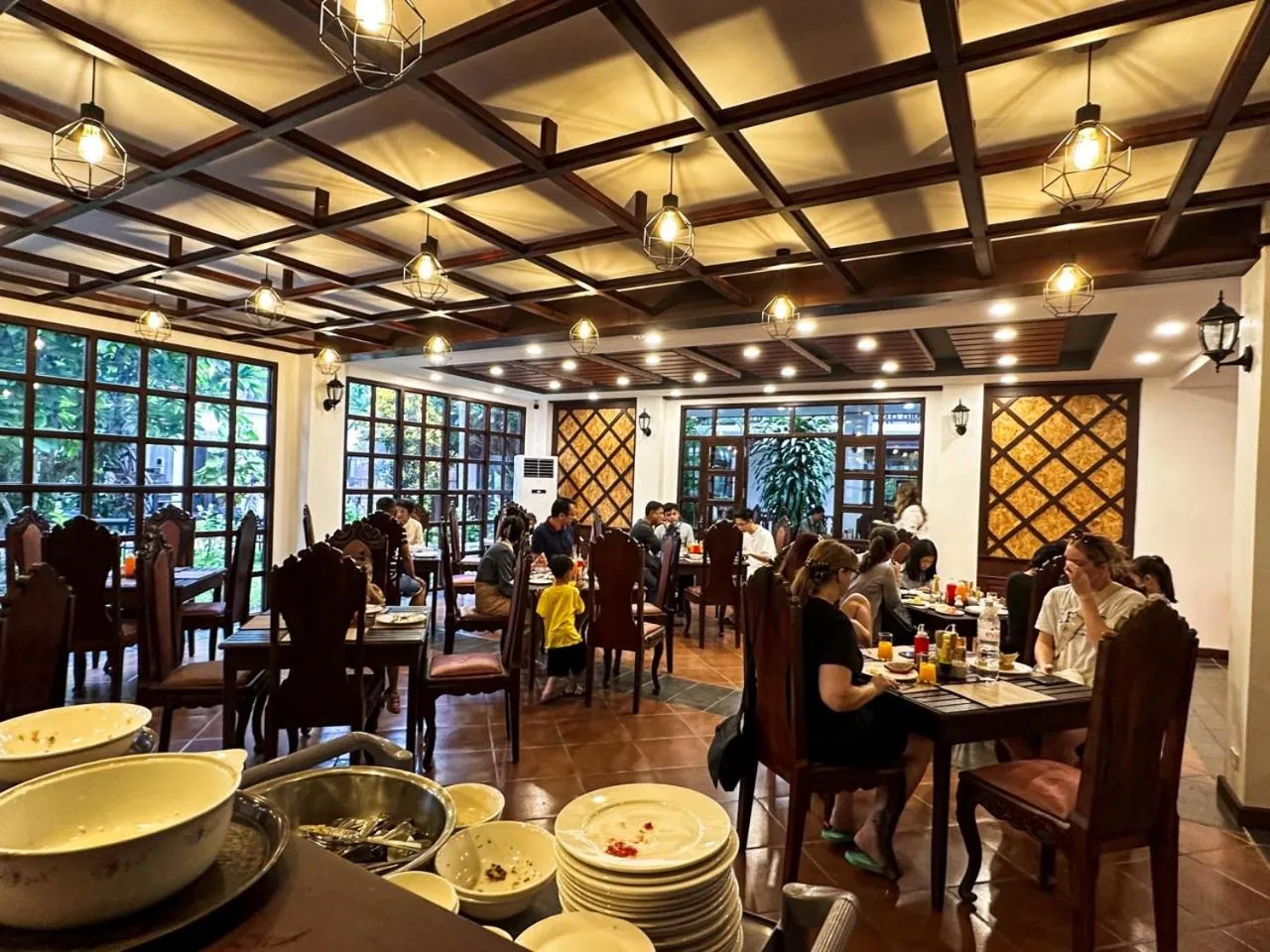 Restaurant/places to eat in Meuangluang Hotel