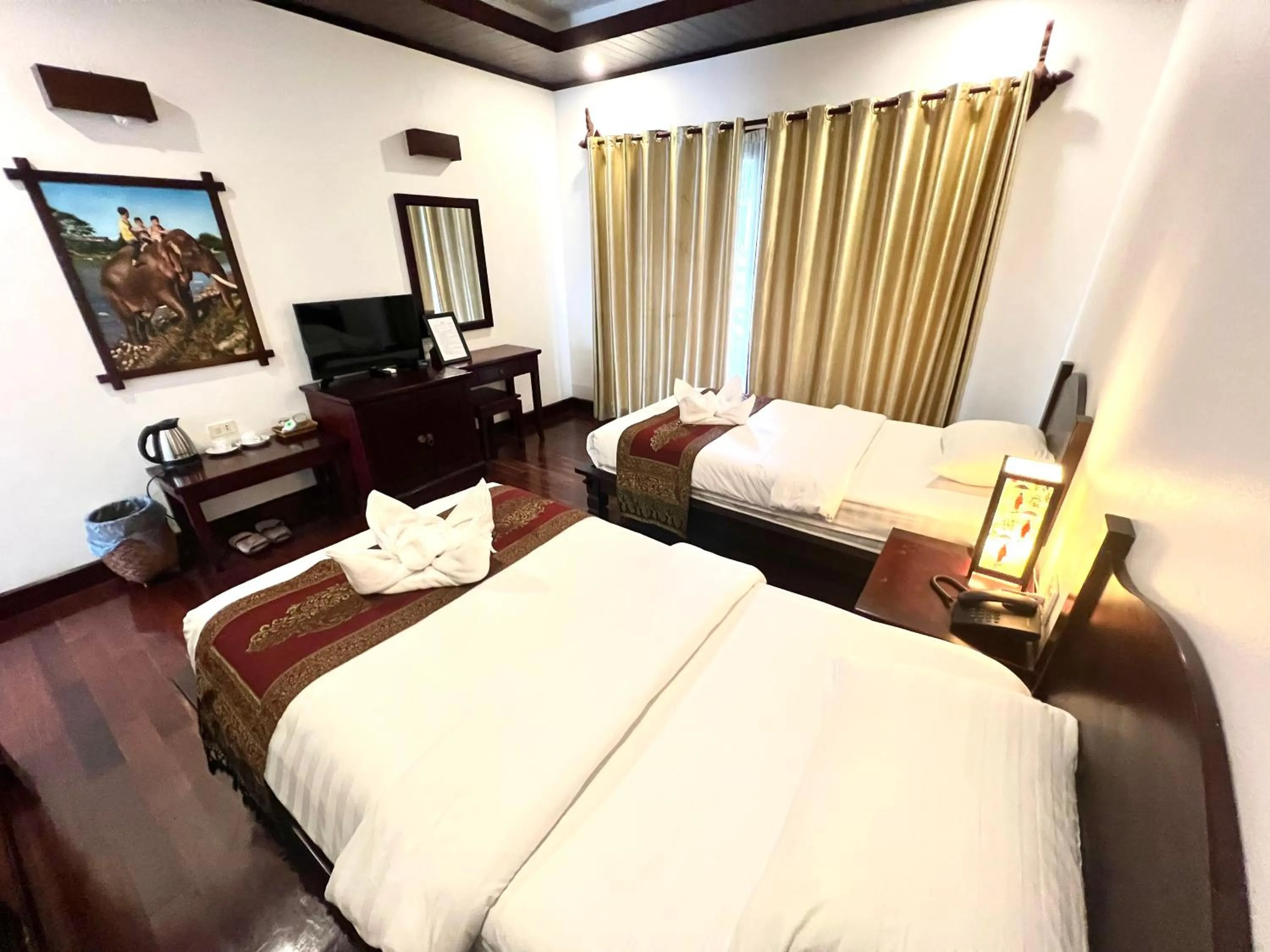 Bed in Meuangluang Hotel