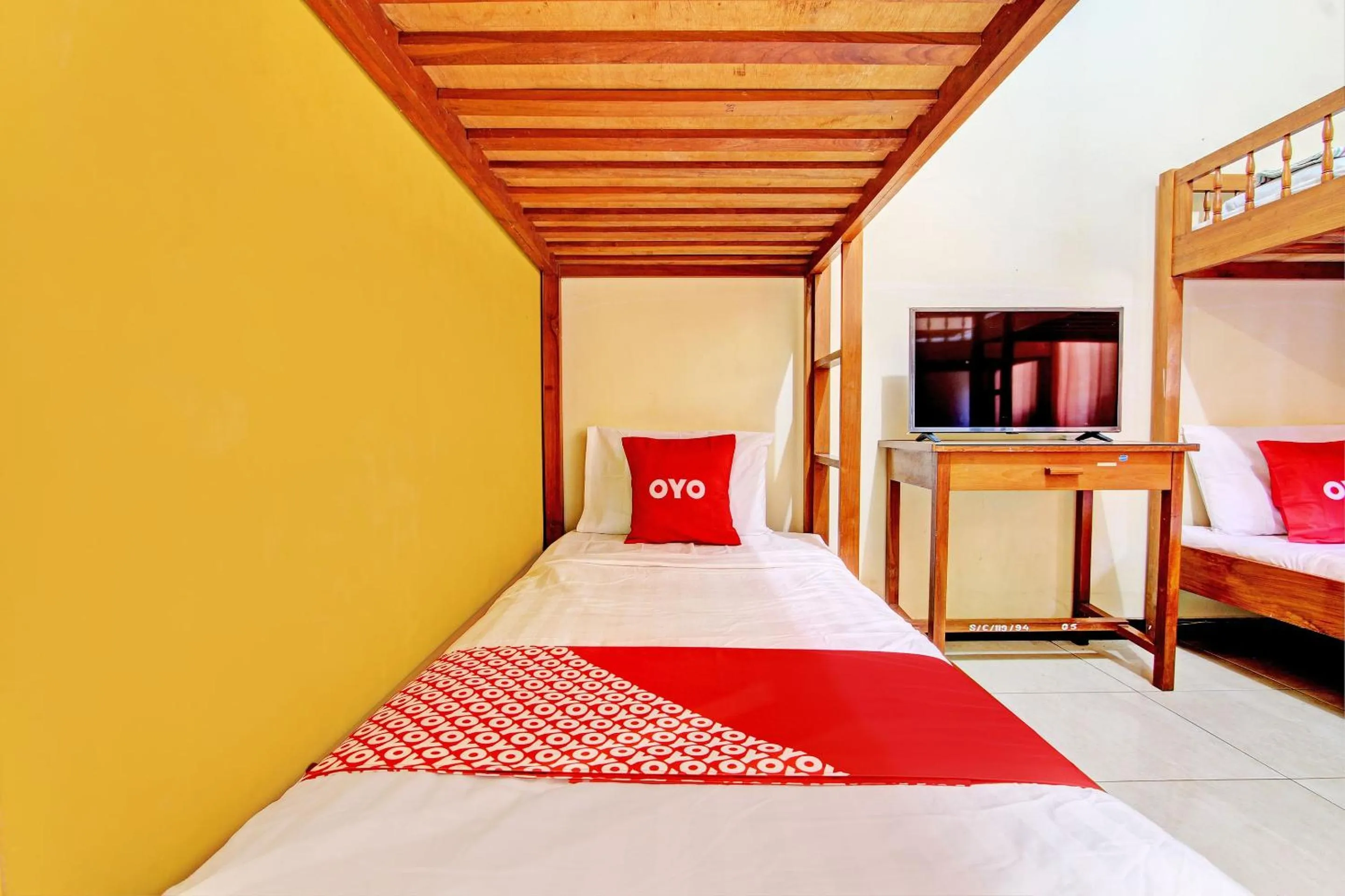 Bedroom, Bed in Hotel O Mtc Bunk Bed