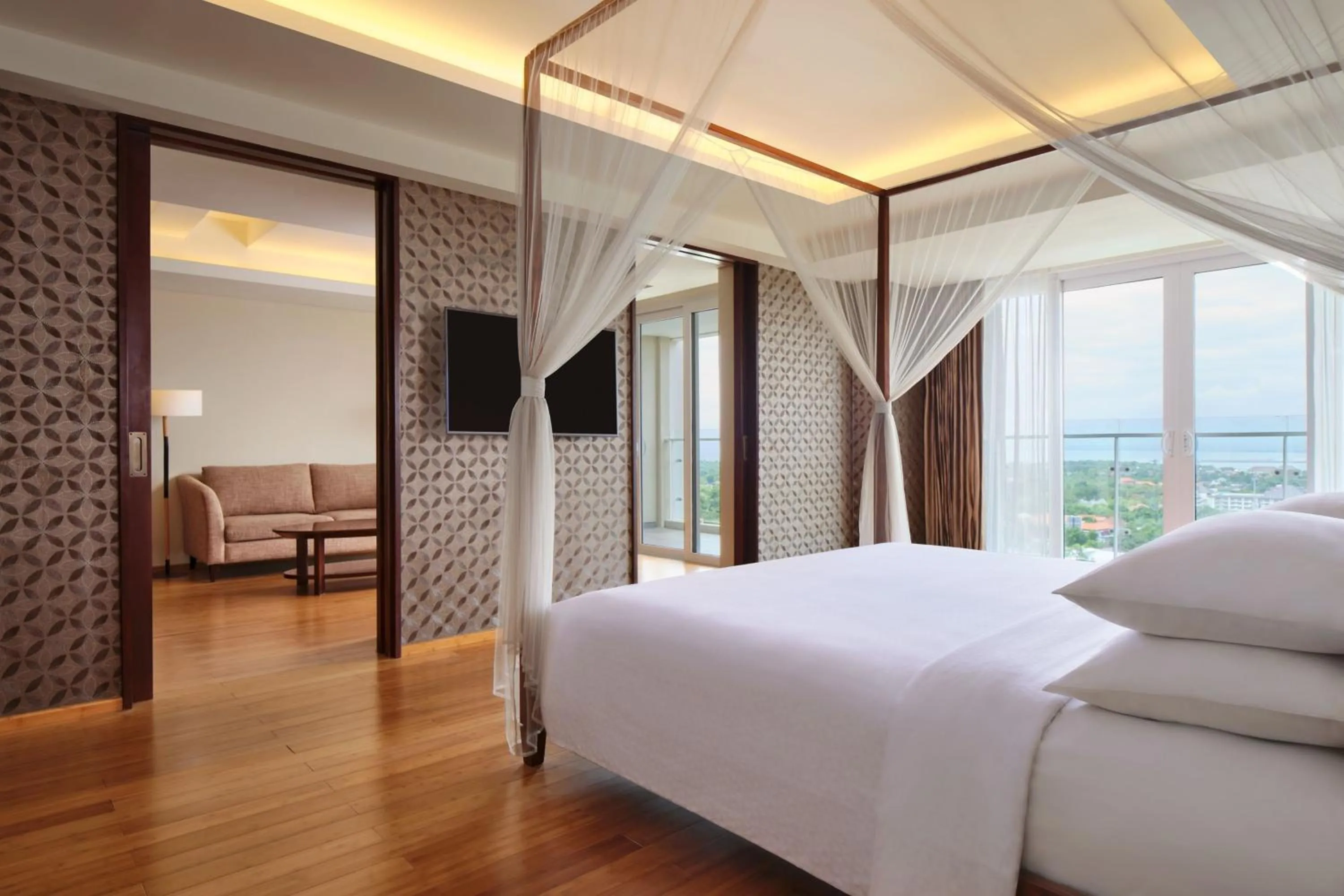 Photo of the whole room, Bed in Four Points by Sheraton Bali, Ungasan