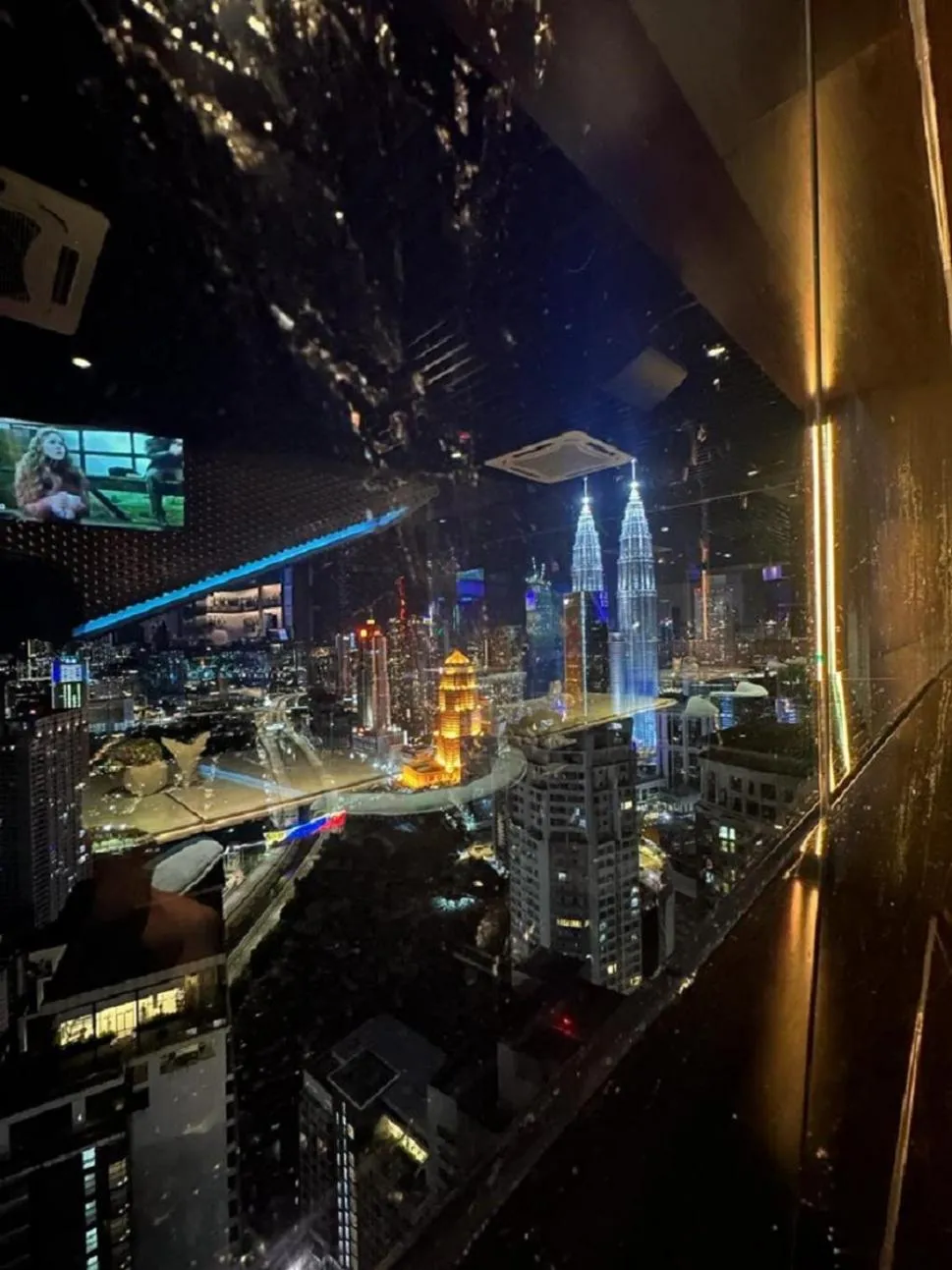 Night in The Platinum KLCC Luxury Suite