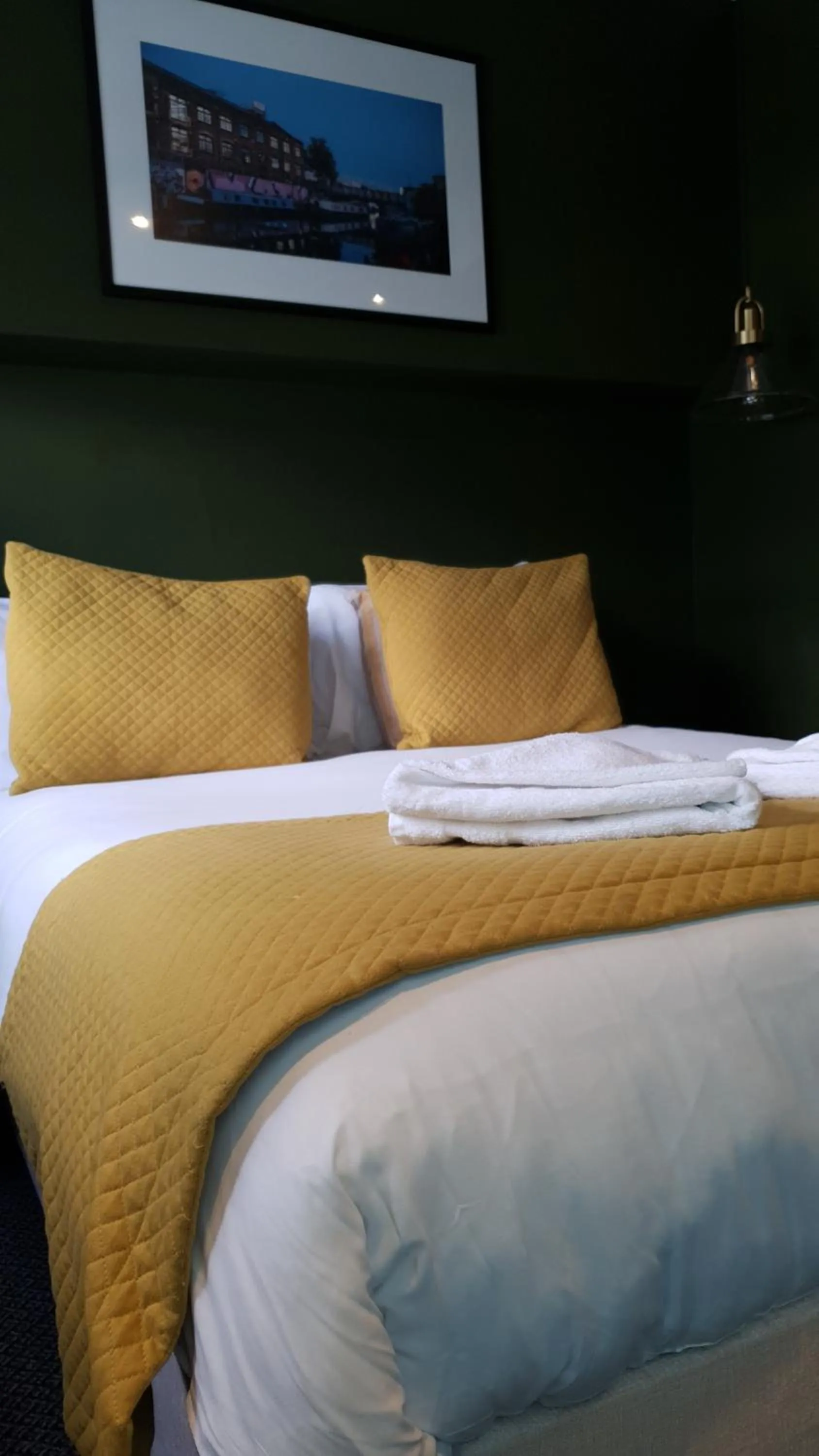 Bed in Old Ship Inn Hackney