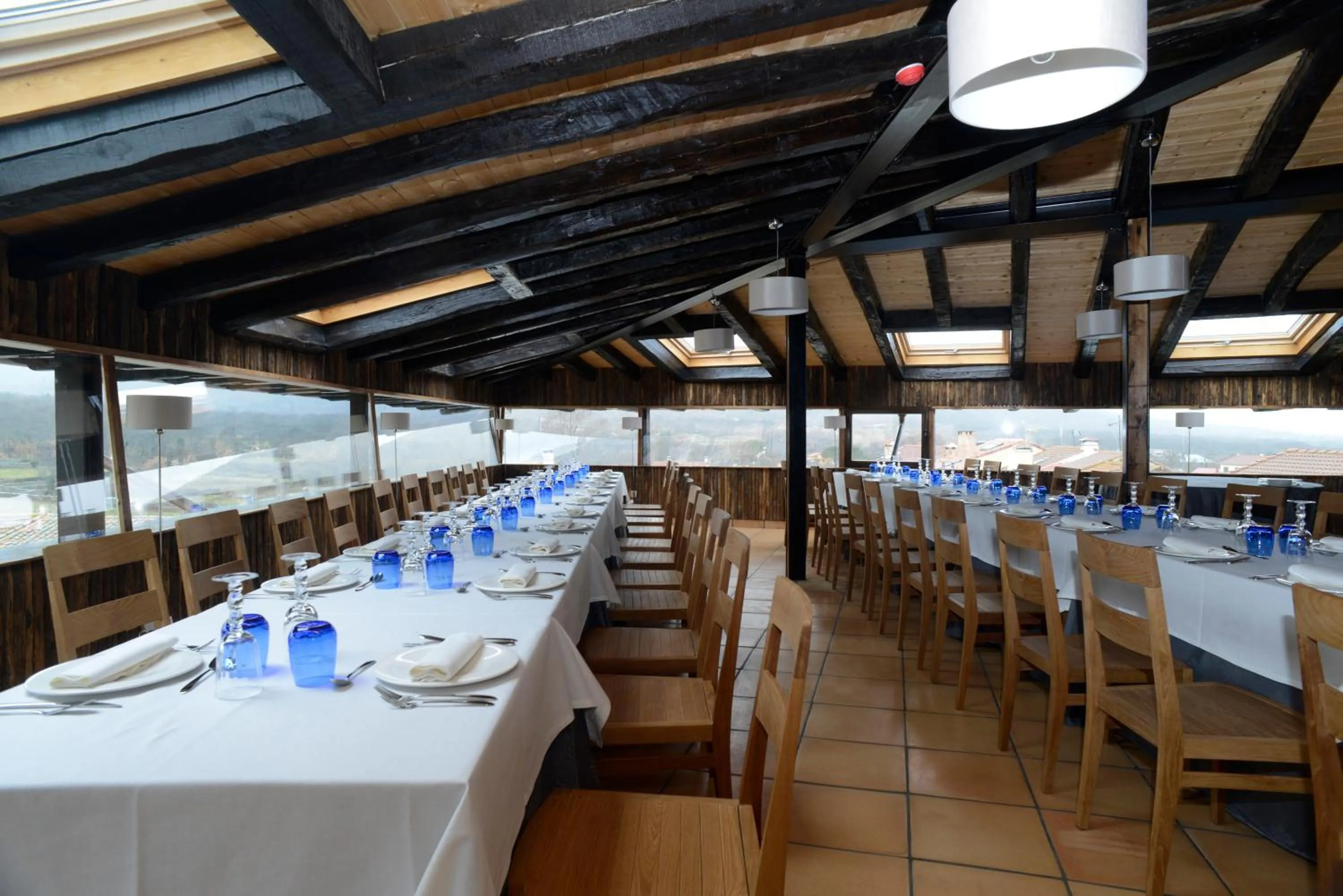 Restaurant/places to eat in Hotel Rural Quercus Tierra
