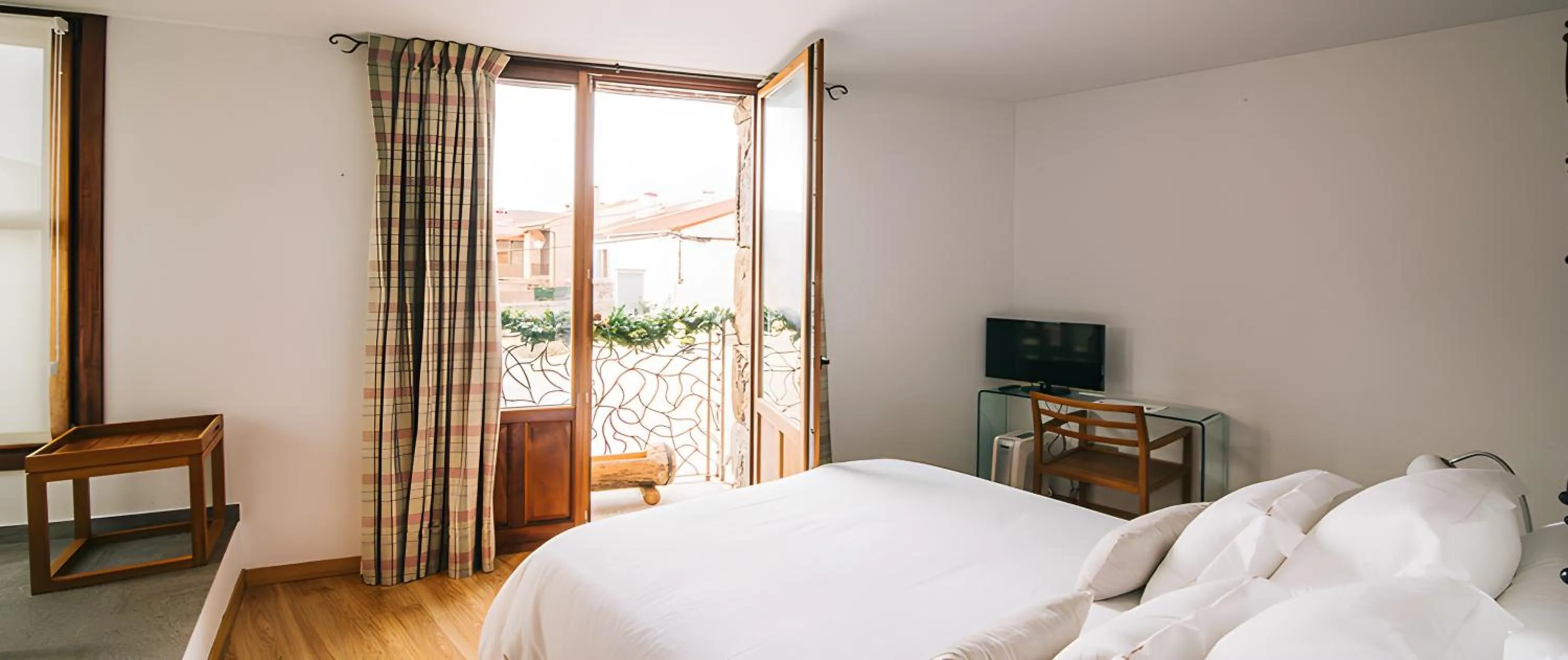 Photo of the whole room, Bed in Hotel Rural Quercus Tierra
