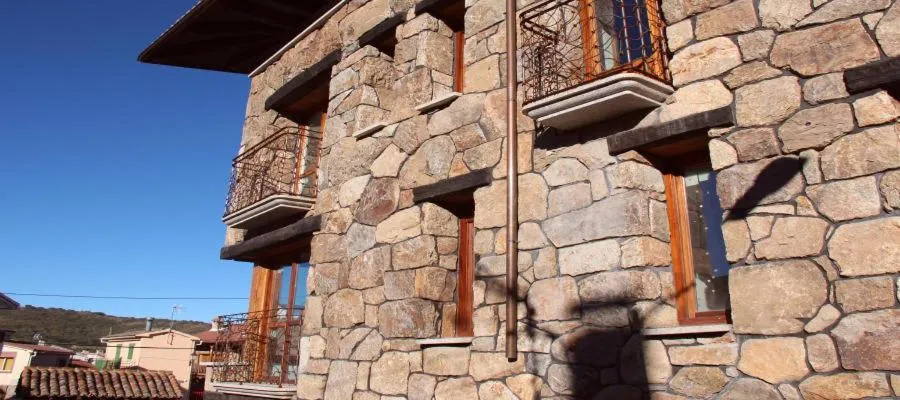 Property building in Hotel Rural Quercus Tierra