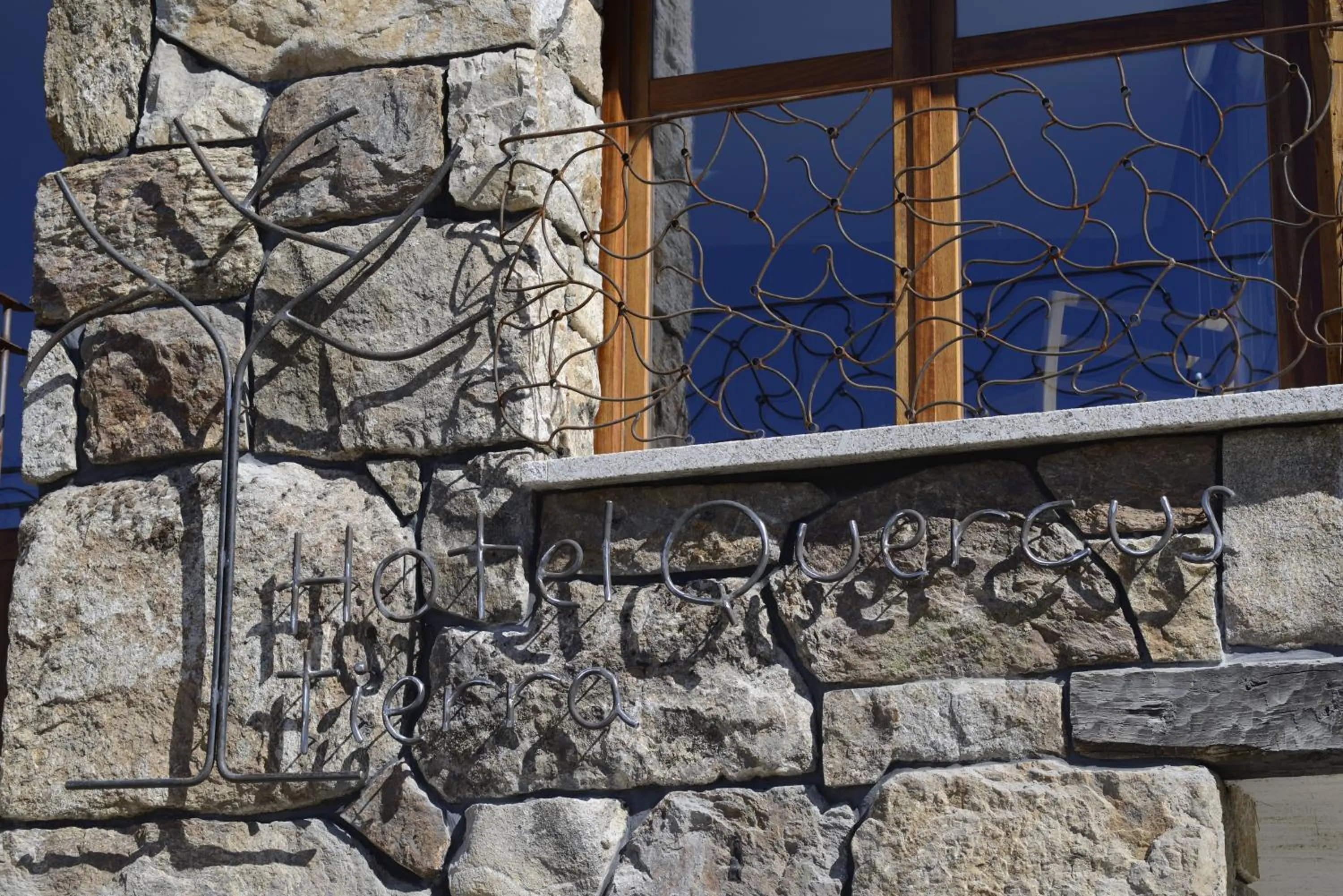 Property building in Hotel Rural Quercus Tierra