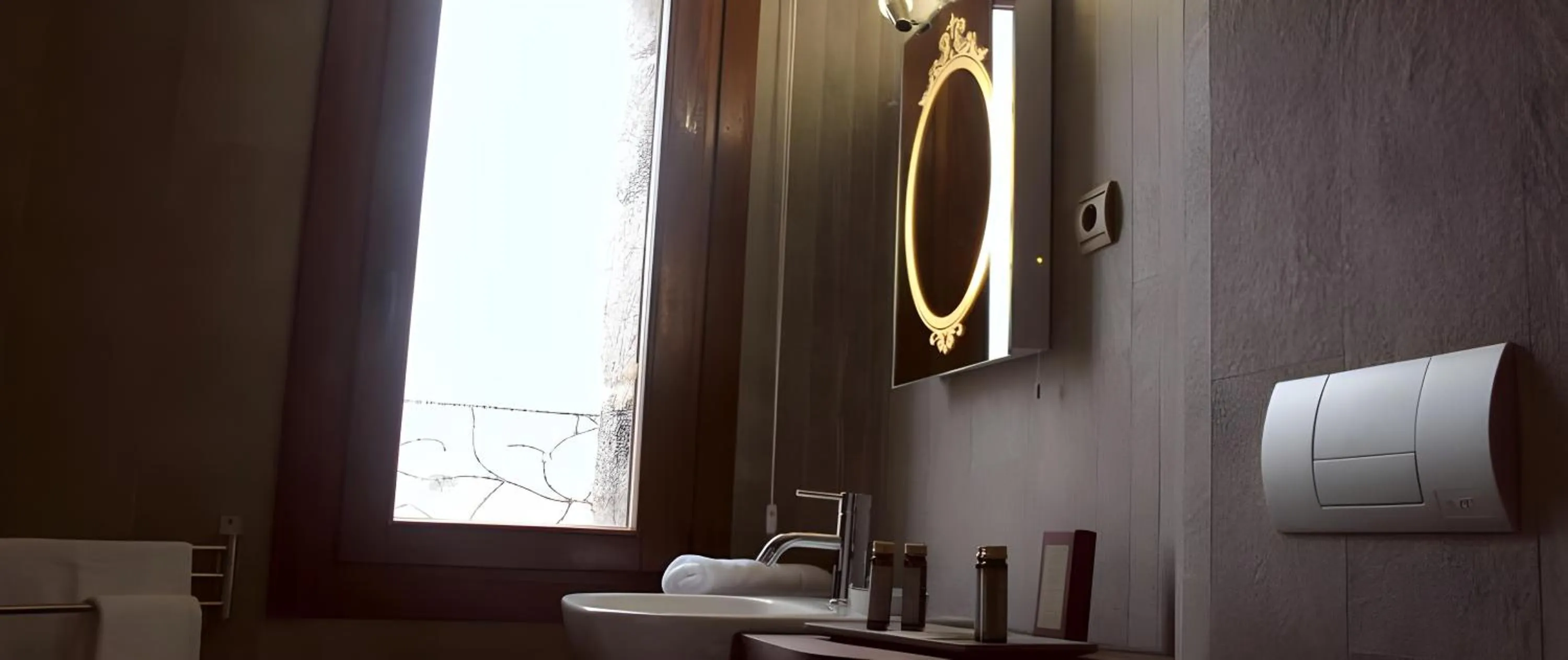 Bathroom in Hotel Rural Quercus Tierra