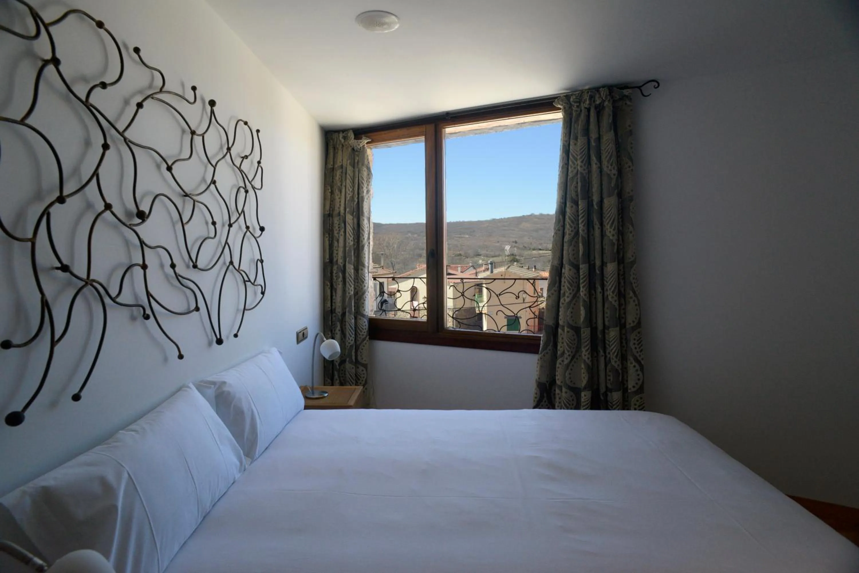 Natural landscape, Bed in Hotel Rural Quercus Tierra
