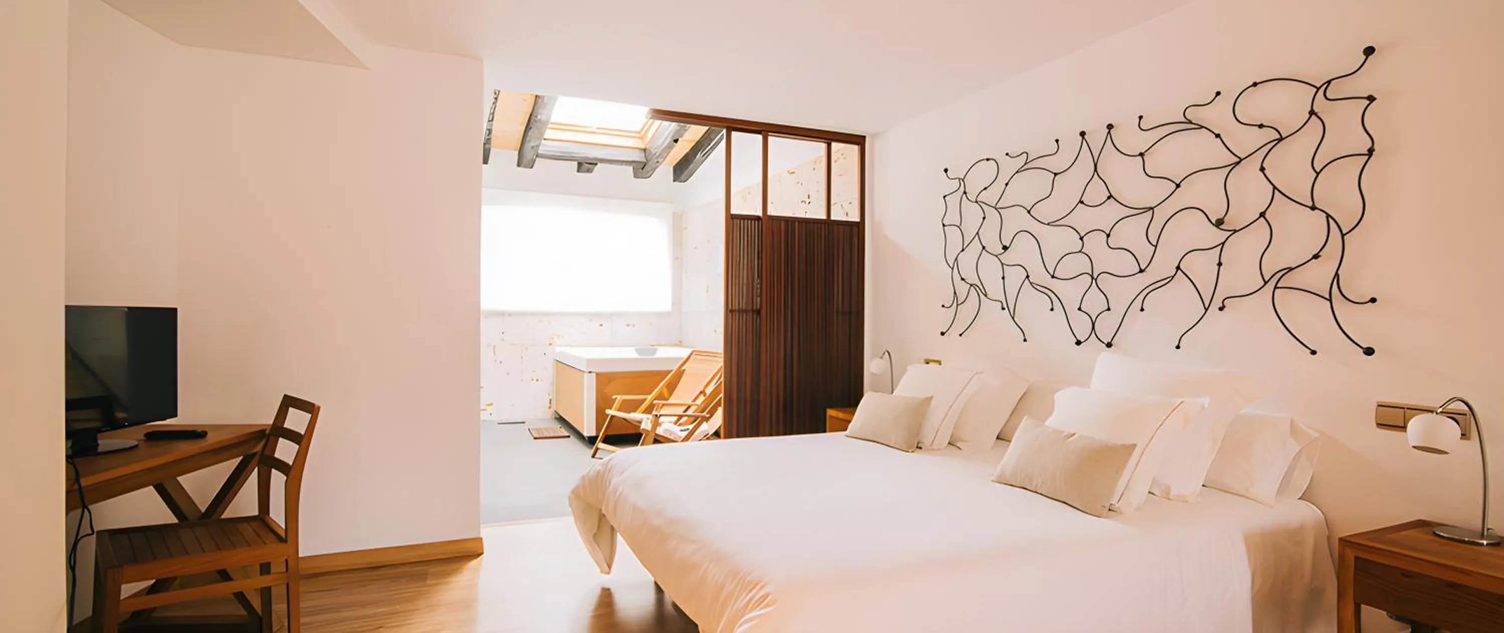 Photo of the whole room, Bed in Hotel Rural Quercus Tierra