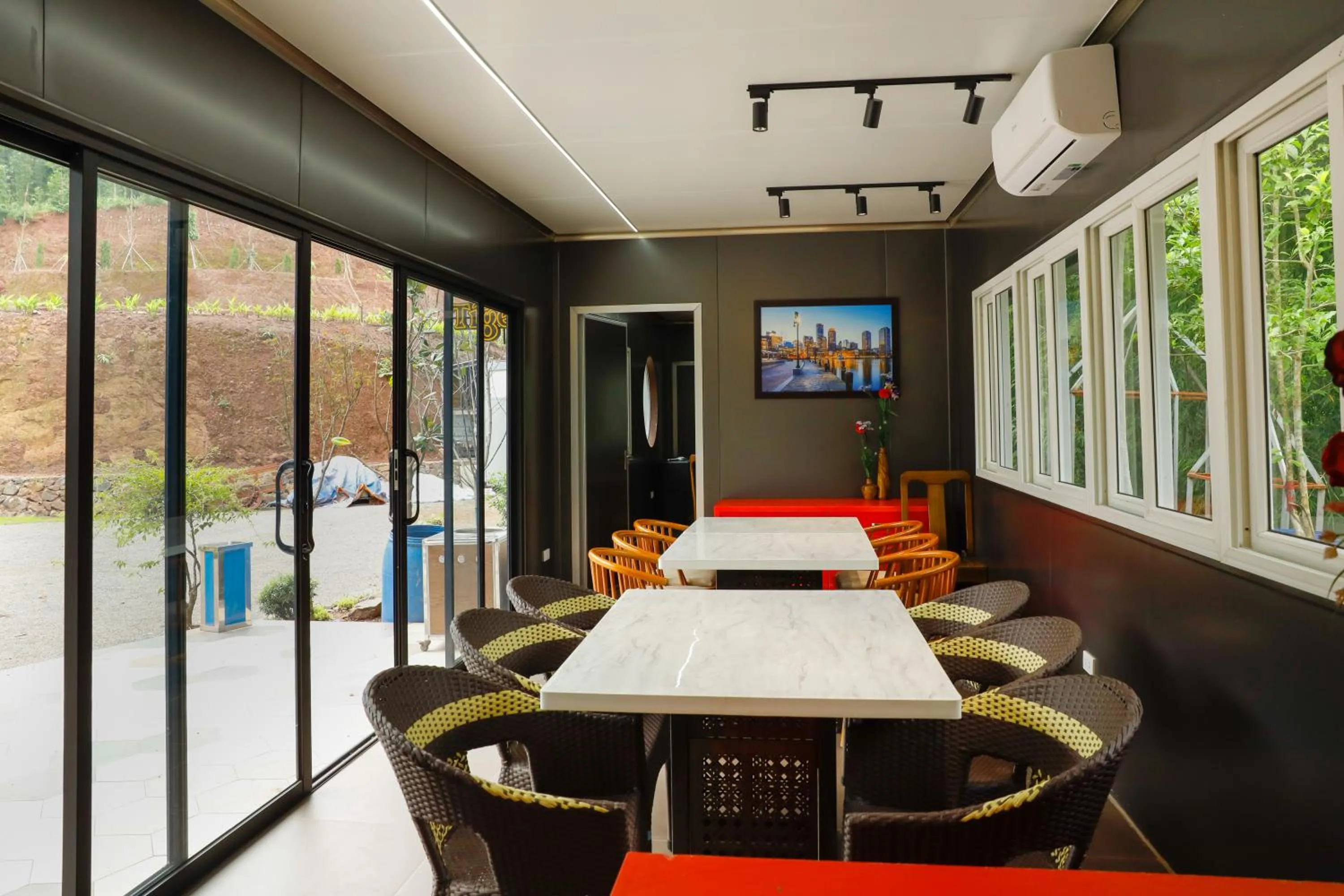 Restaurant/places to eat in Halo Retreat