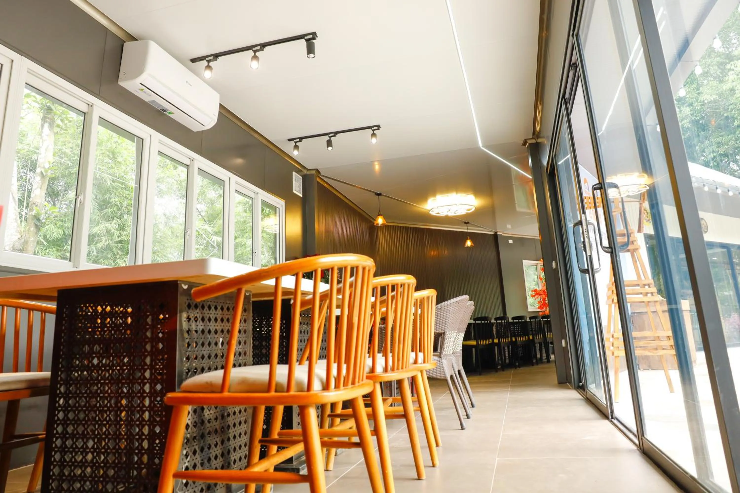 Restaurant/places to eat in Halo Retreat