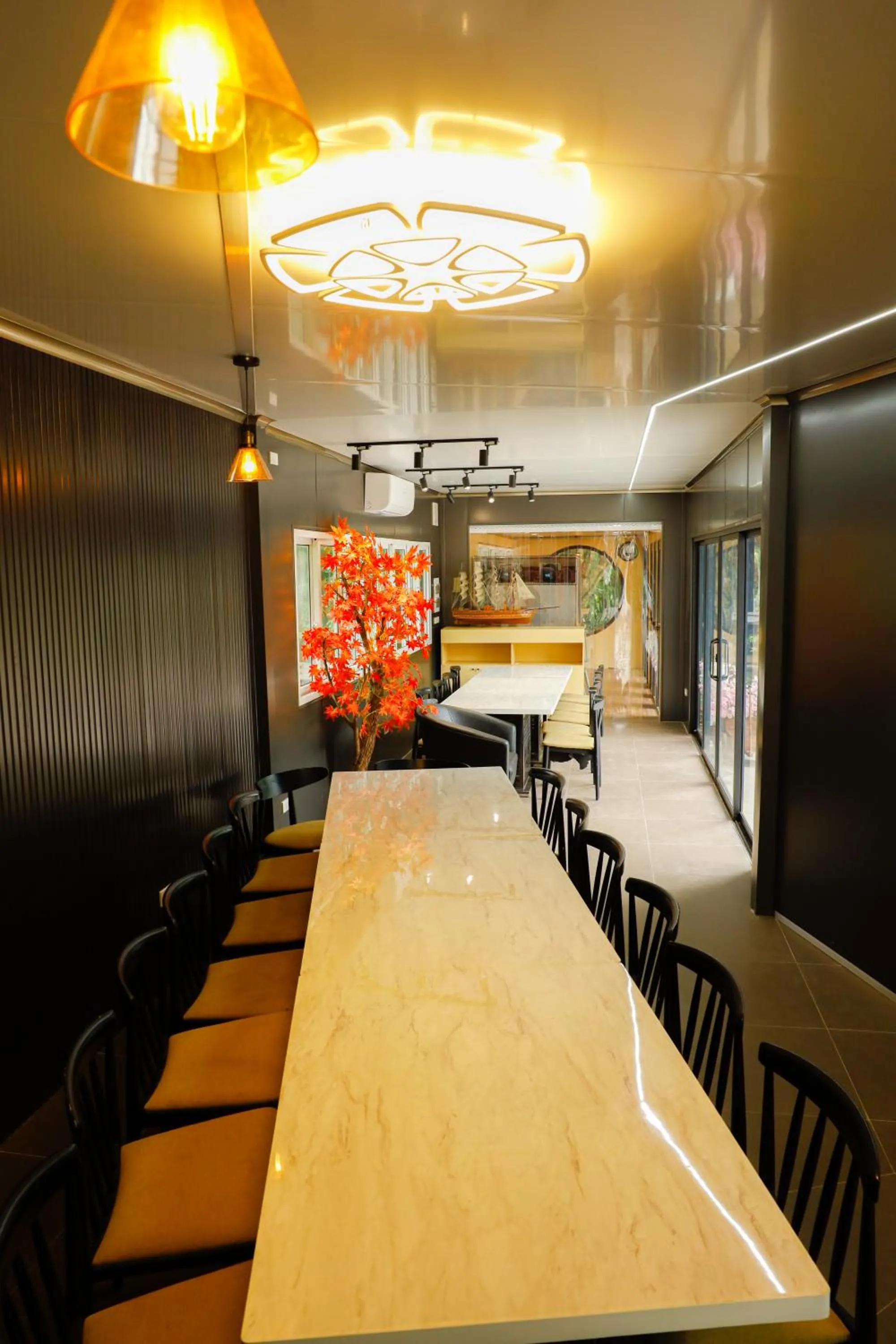 Restaurant/places to eat in Halo Retreat