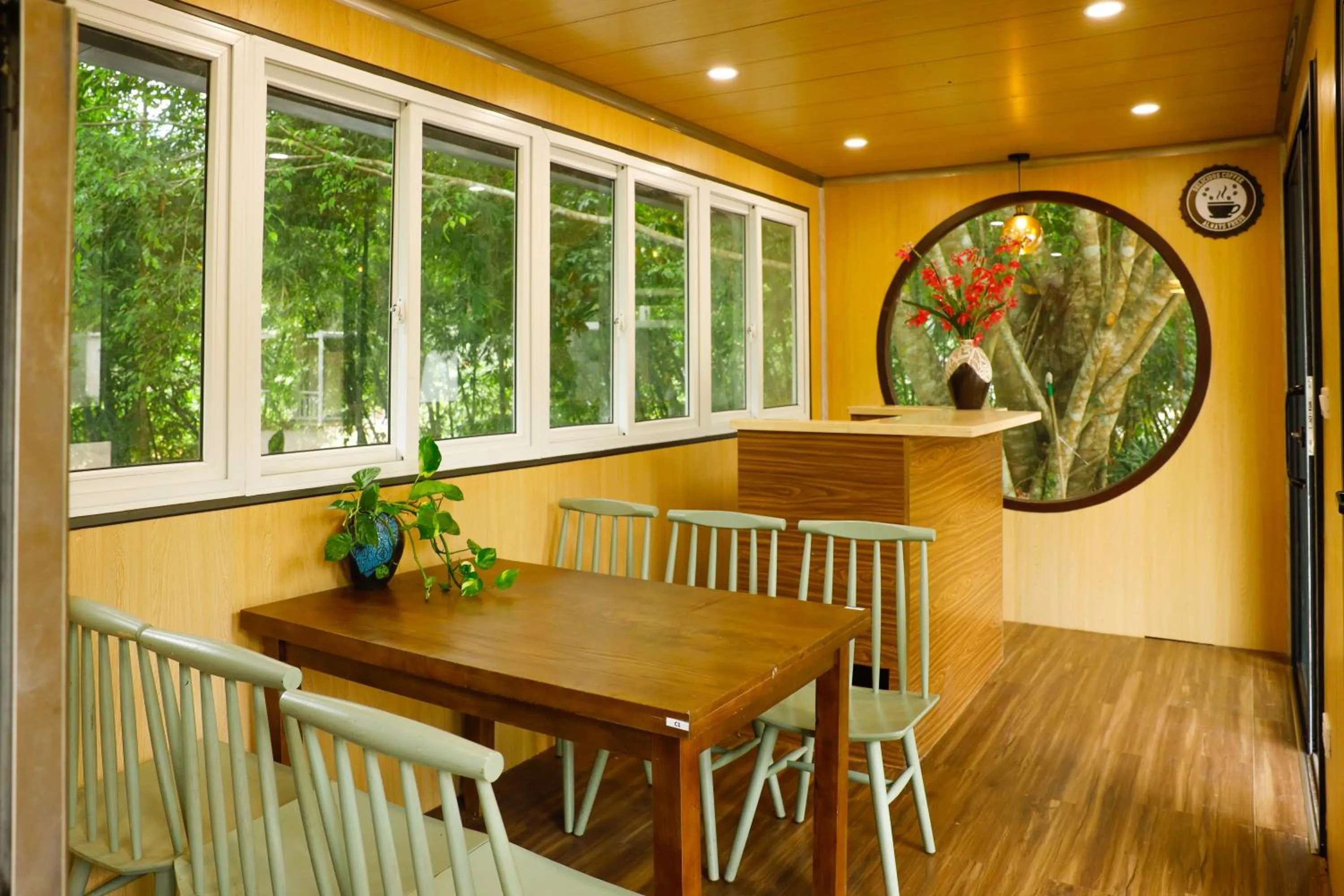 Restaurant/places to eat in Halo Retreat