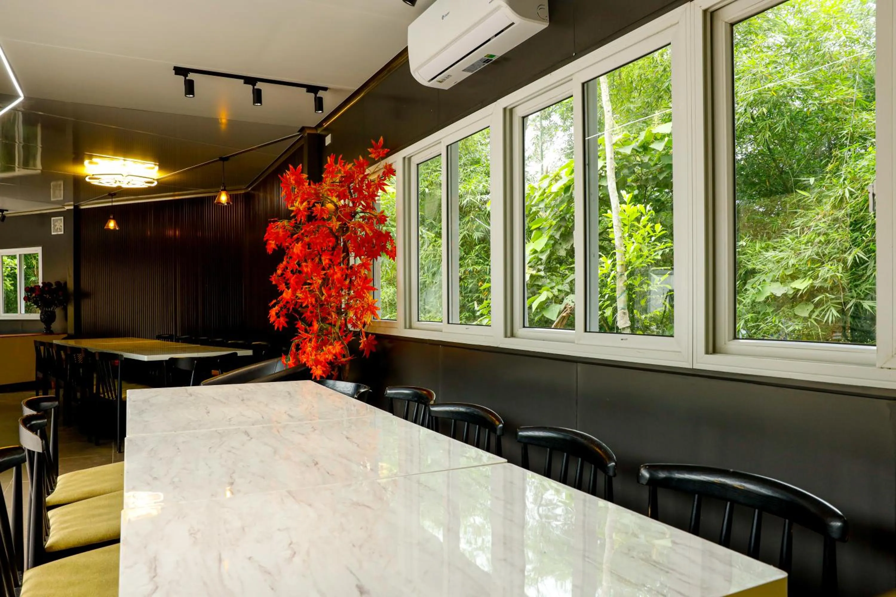 Restaurant/places to eat in Halo Retreat