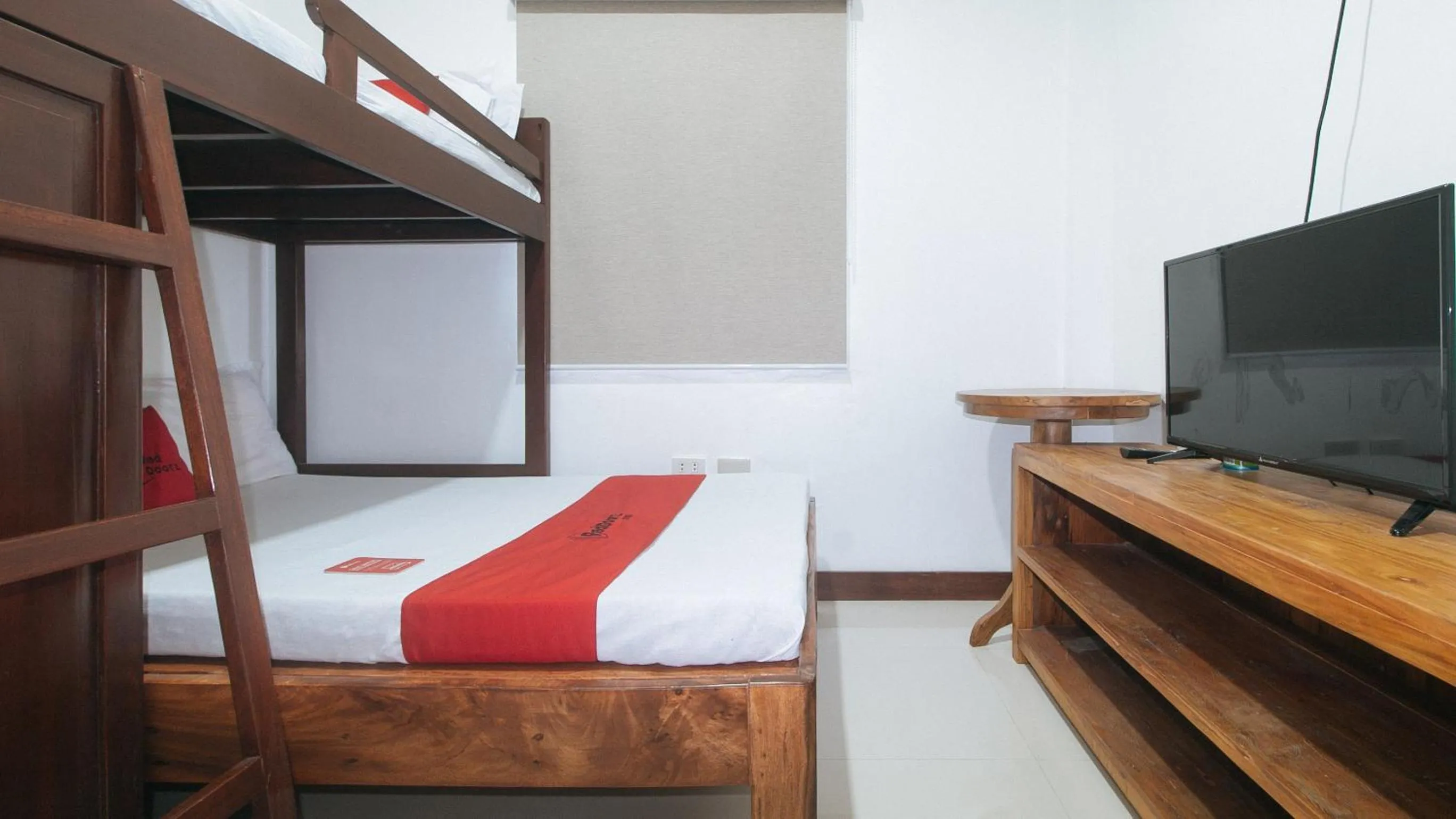 Bed in RedDoorz at Casa Rafaelle Transient Ilocos Sur