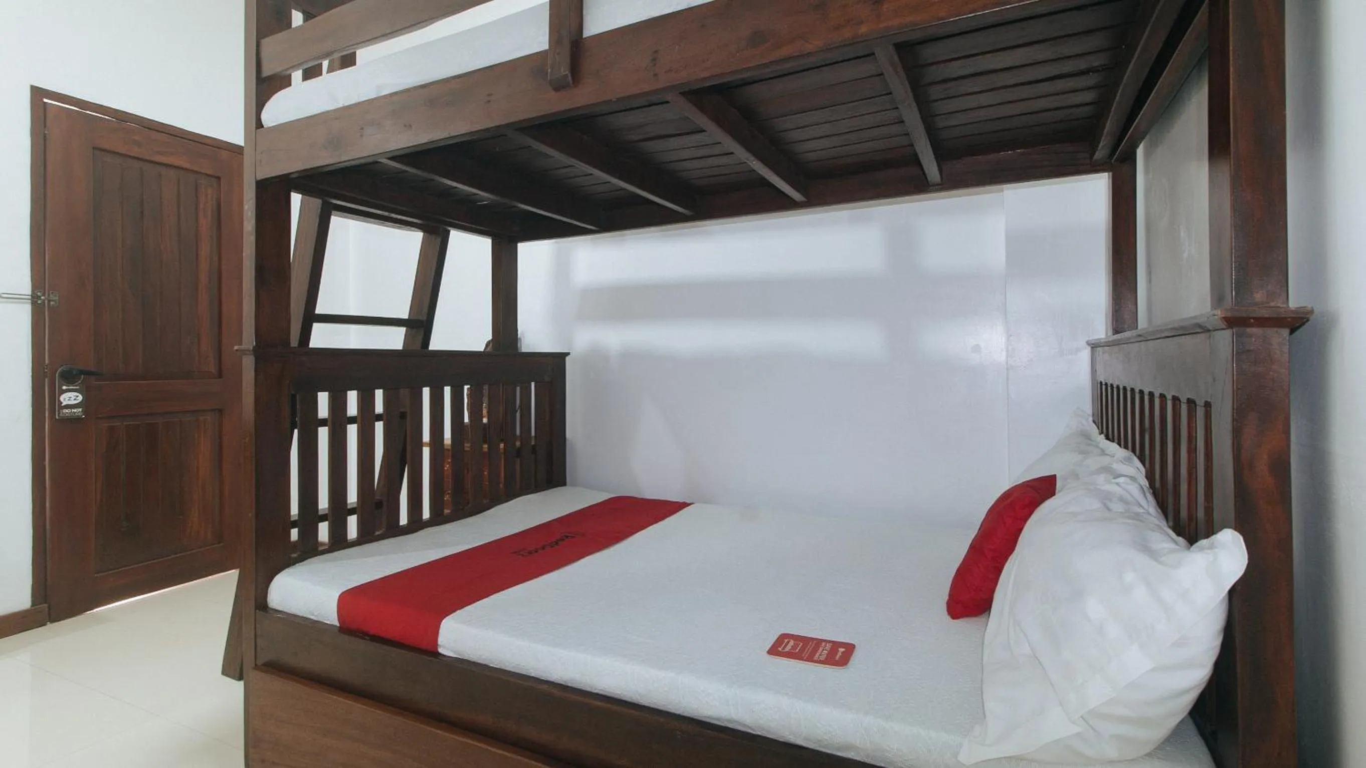 Bed in RedDoorz at Casa Rafaelle Transient Ilocos Sur