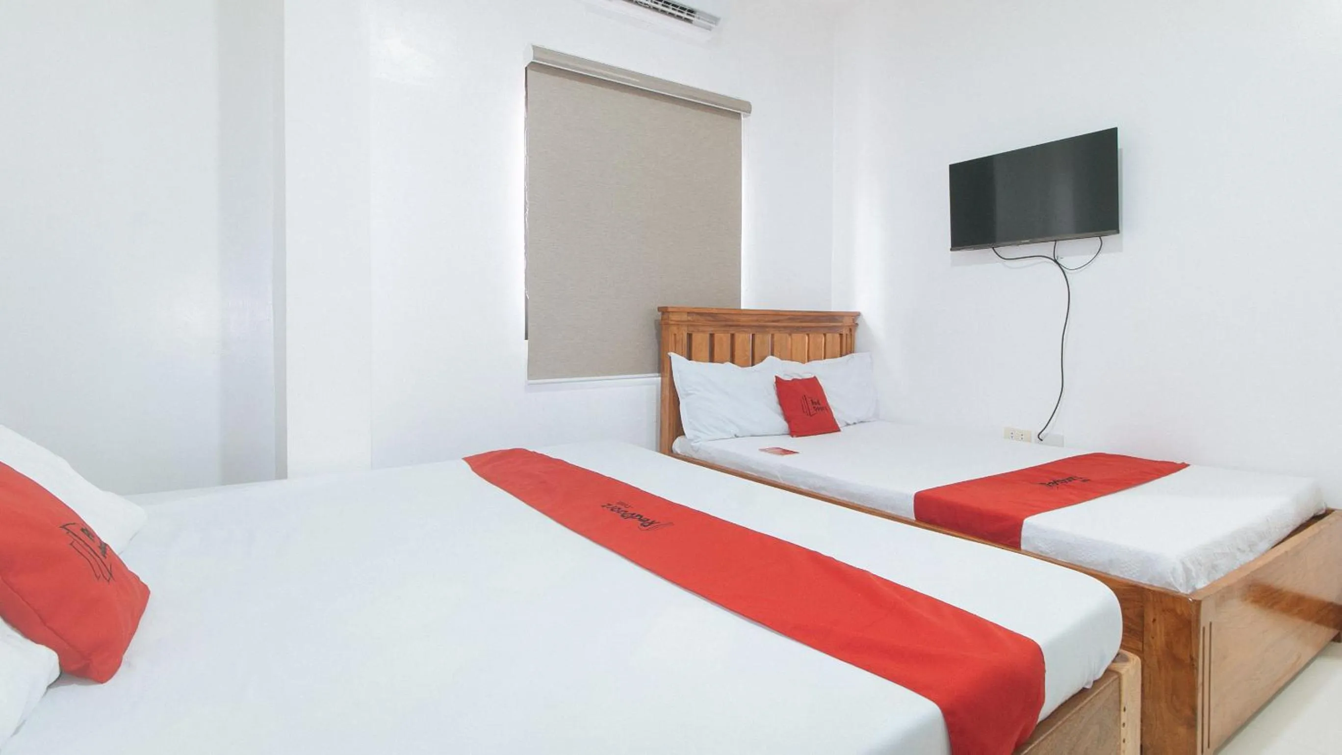 Bed in RedDoorz at Casa Rafaelle Transient Ilocos Sur