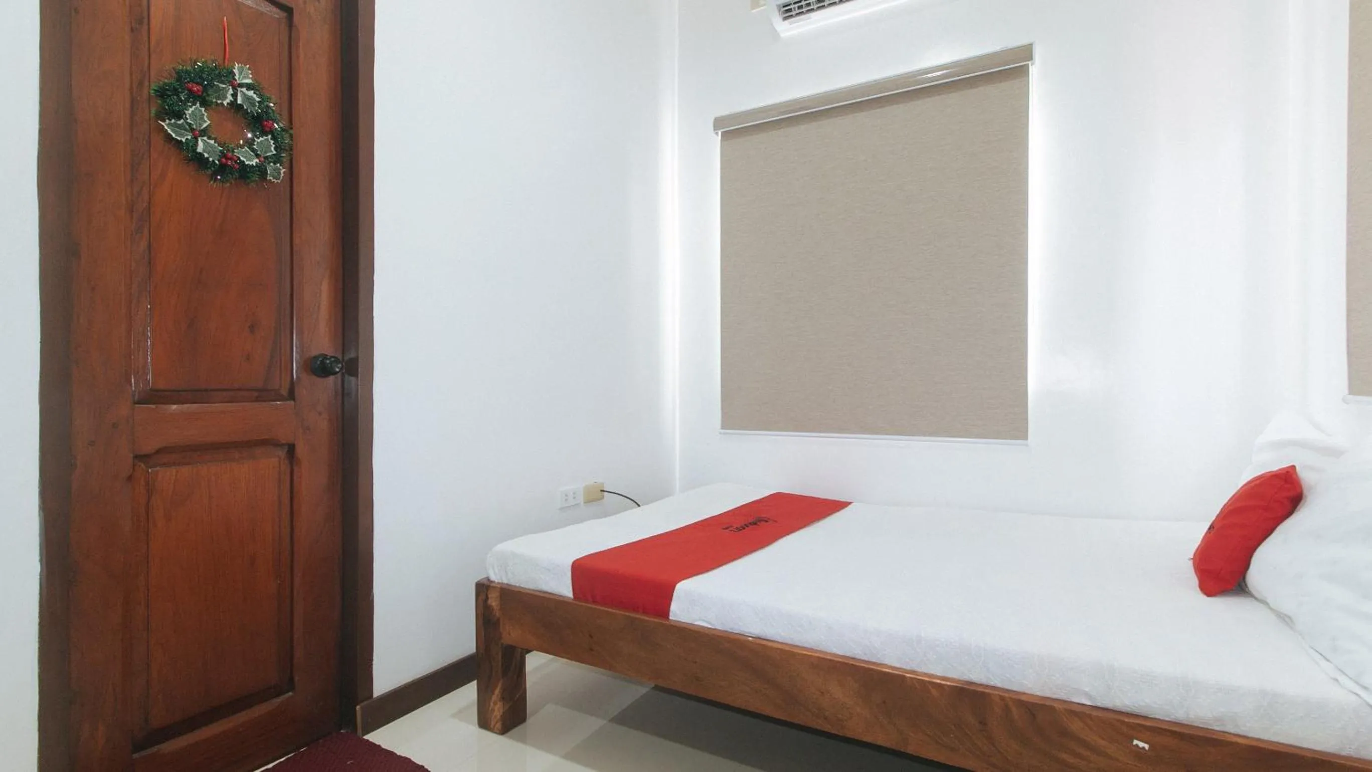 Bed in RedDoorz at Casa Rafaelle Transient Ilocos Sur