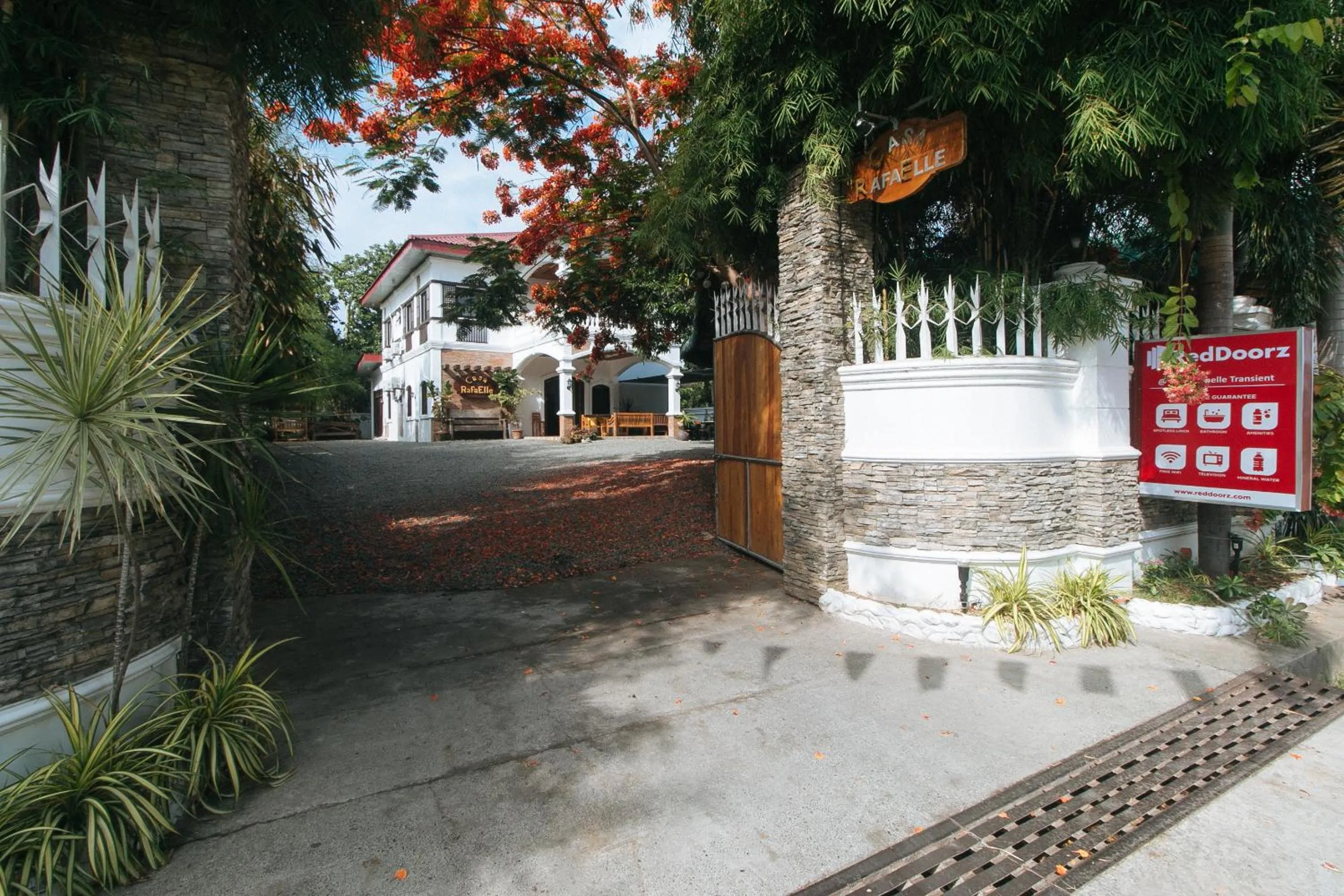 Property building in RedDoorz at Casa Rafaelle Transient Ilocos Sur