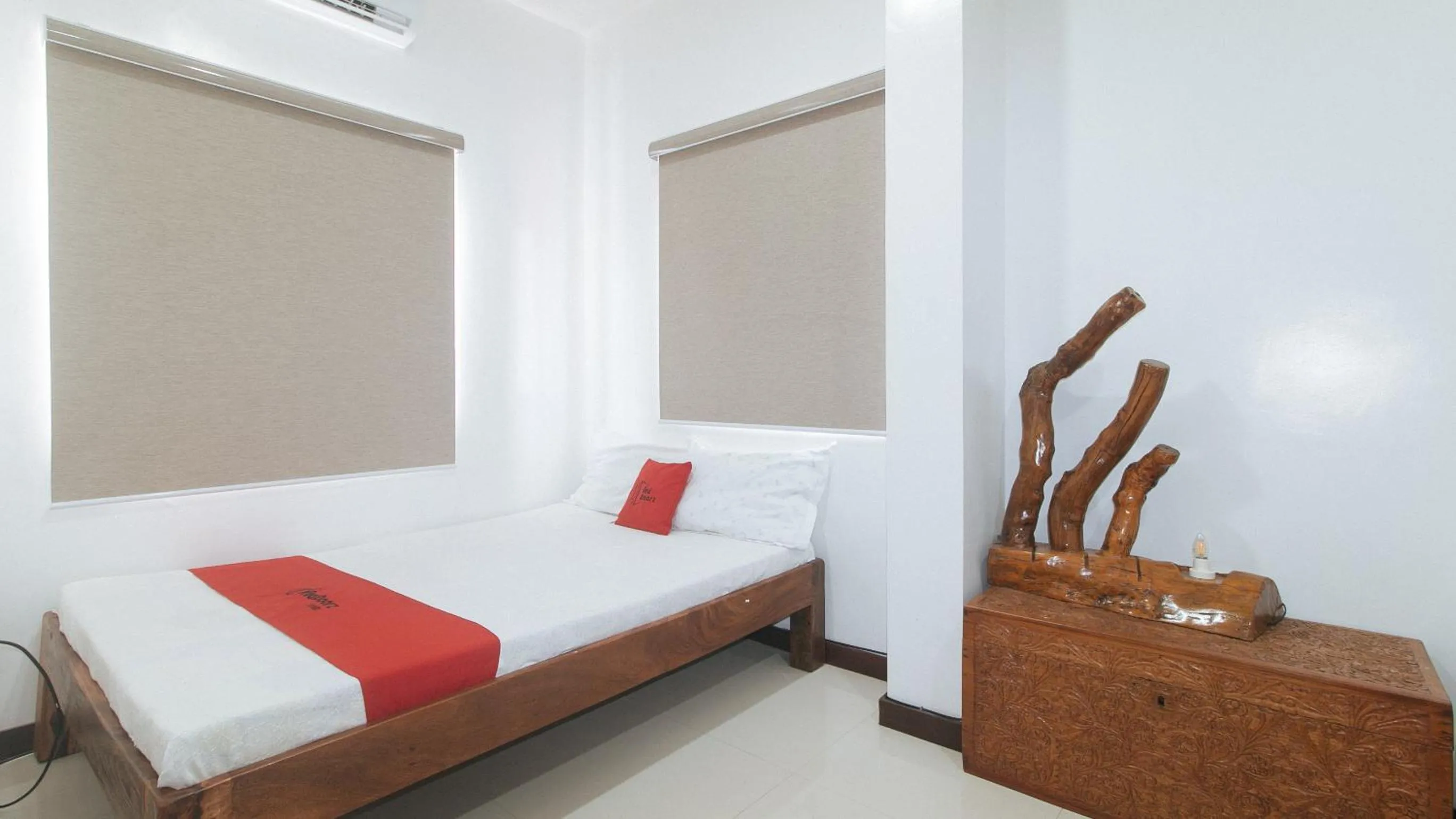 Bed in RedDoorz at Casa Rafaelle Transient Ilocos Sur
