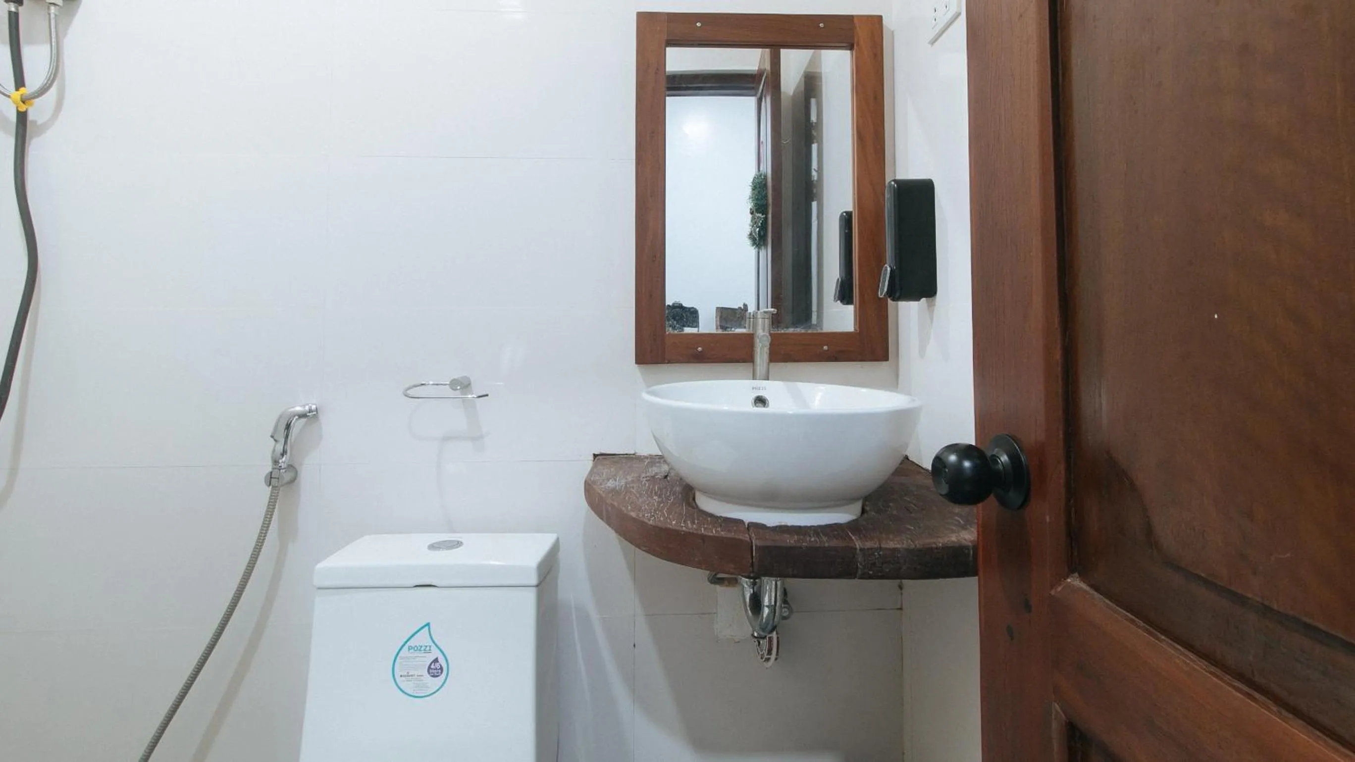 Toilet in RedDoorz at Casa Rafaelle Transient Ilocos Sur