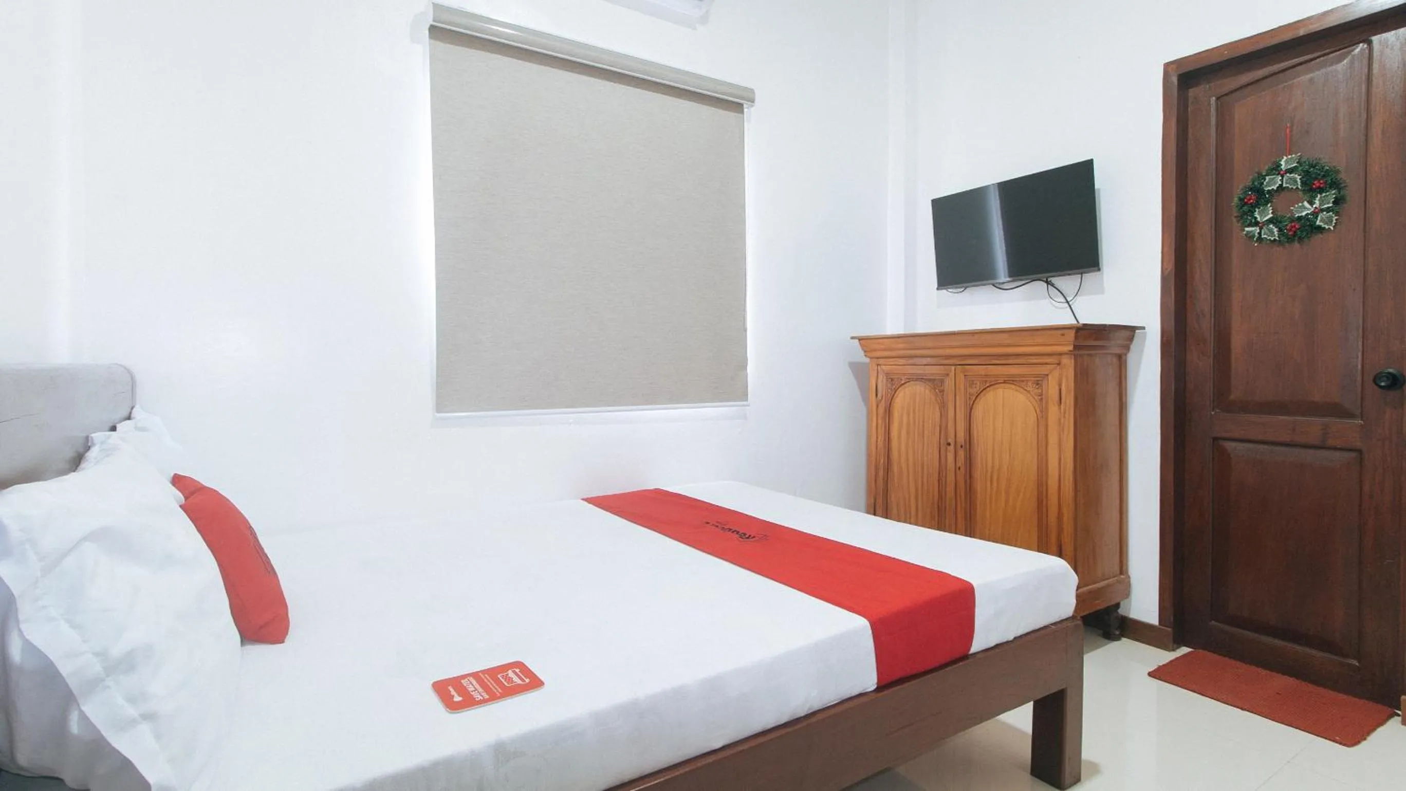 Bed in RedDoorz at Casa Rafaelle Transient Ilocos Sur