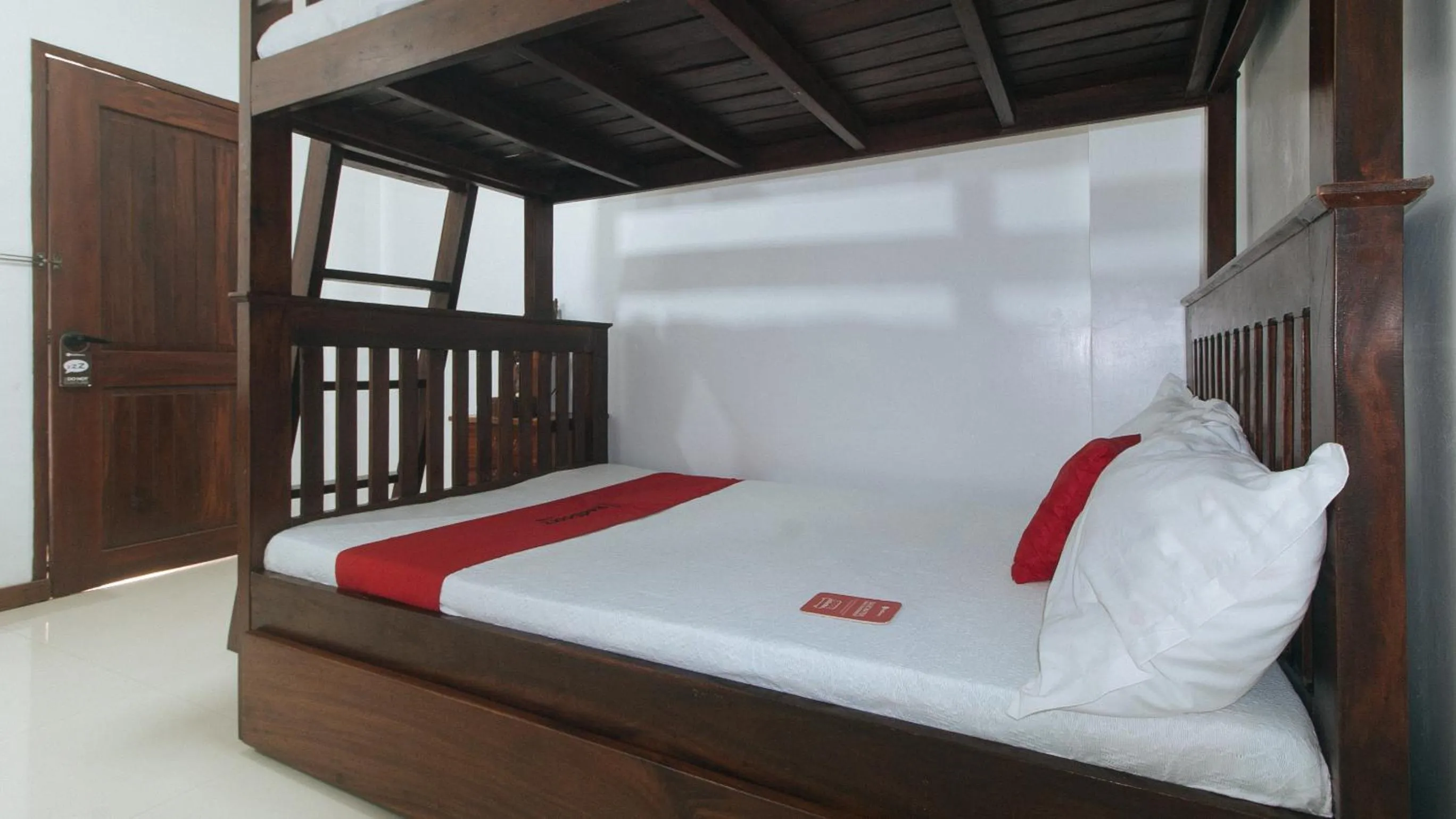 Bed in RedDoorz at Casa Rafaelle Transient Ilocos Sur