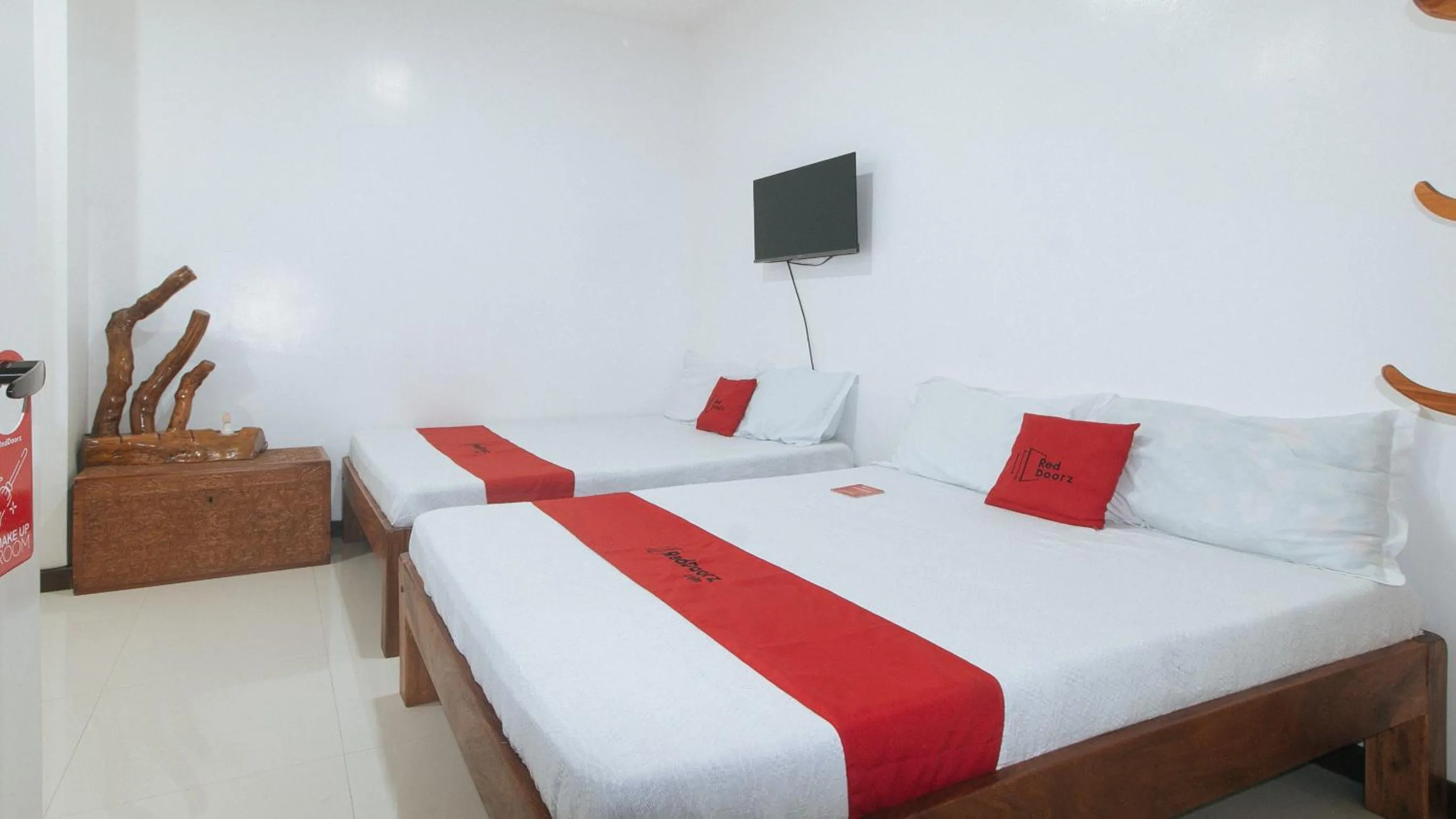 Bed in RedDoorz at Casa Rafaelle Transient Ilocos Sur