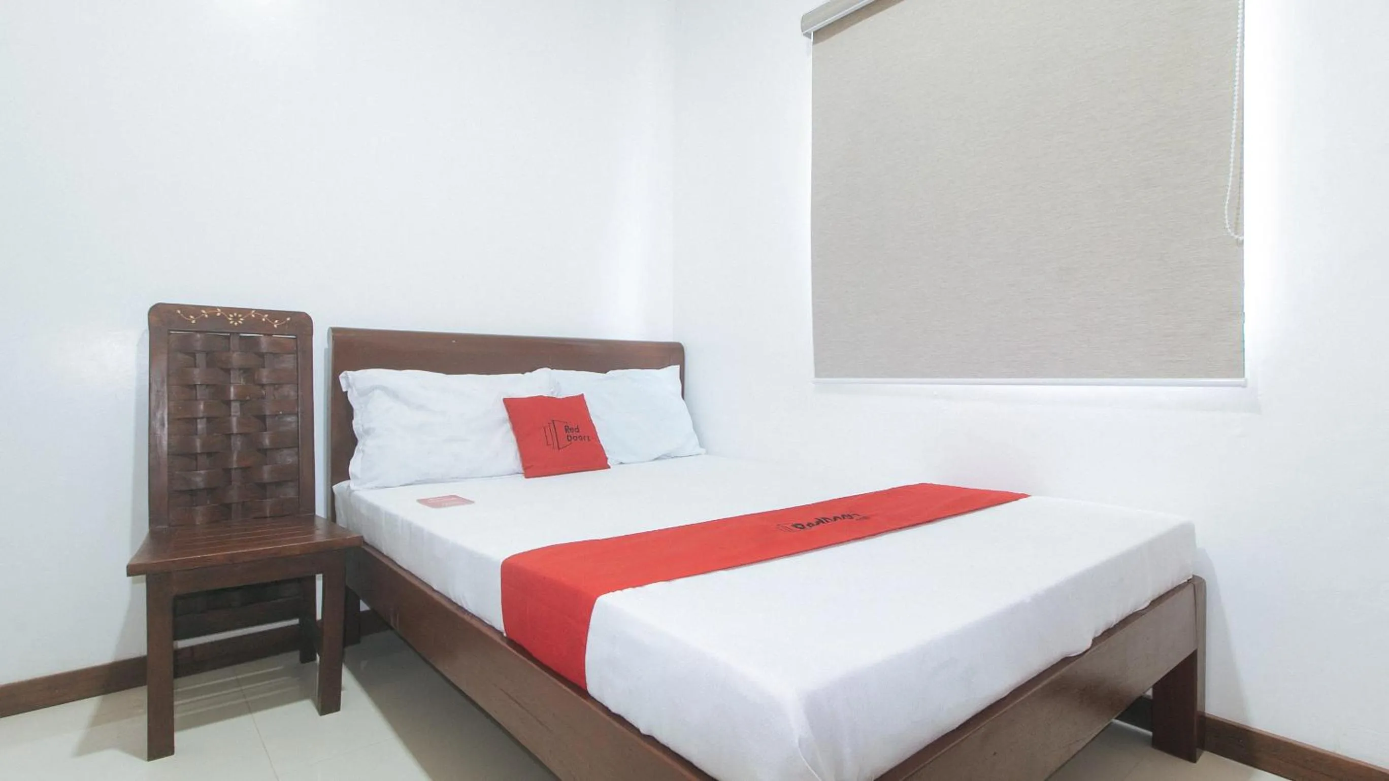 Bed in RedDoorz at Casa Rafaelle Transient Ilocos Sur
