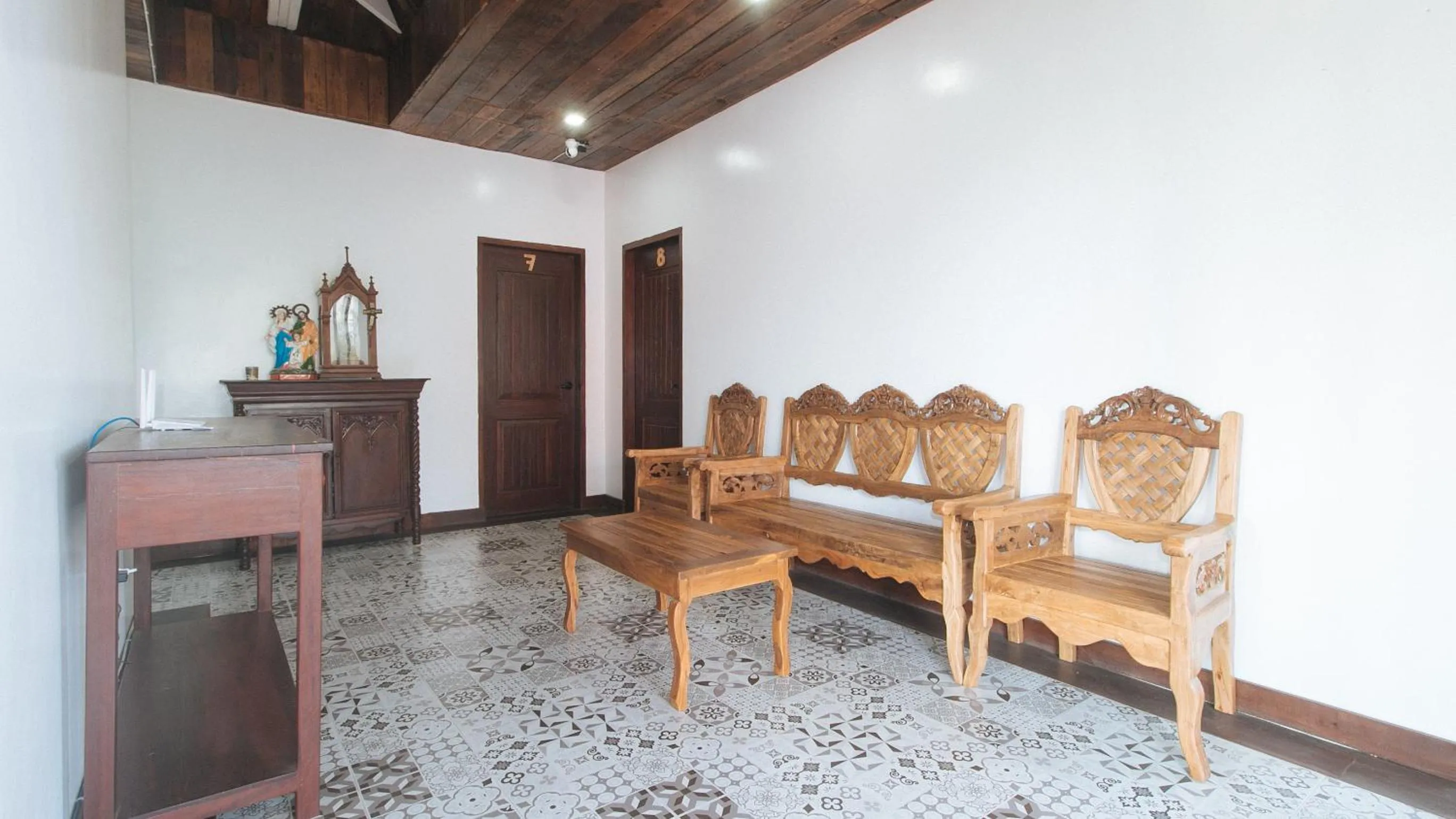 Seating area in RedDoorz at Casa Rafaelle Transient Ilocos Sur