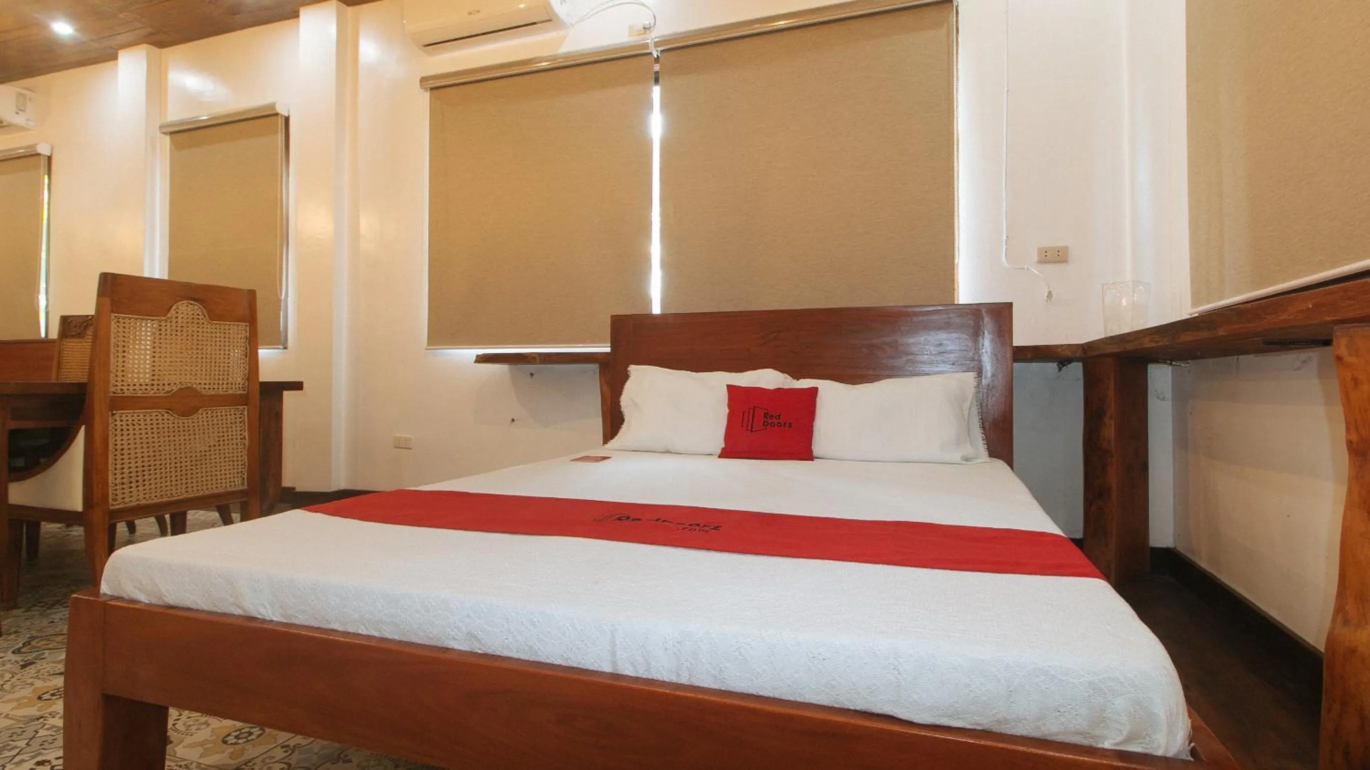 Bed in RedDoorz at Casa Rafaelle Transient Ilocos Sur