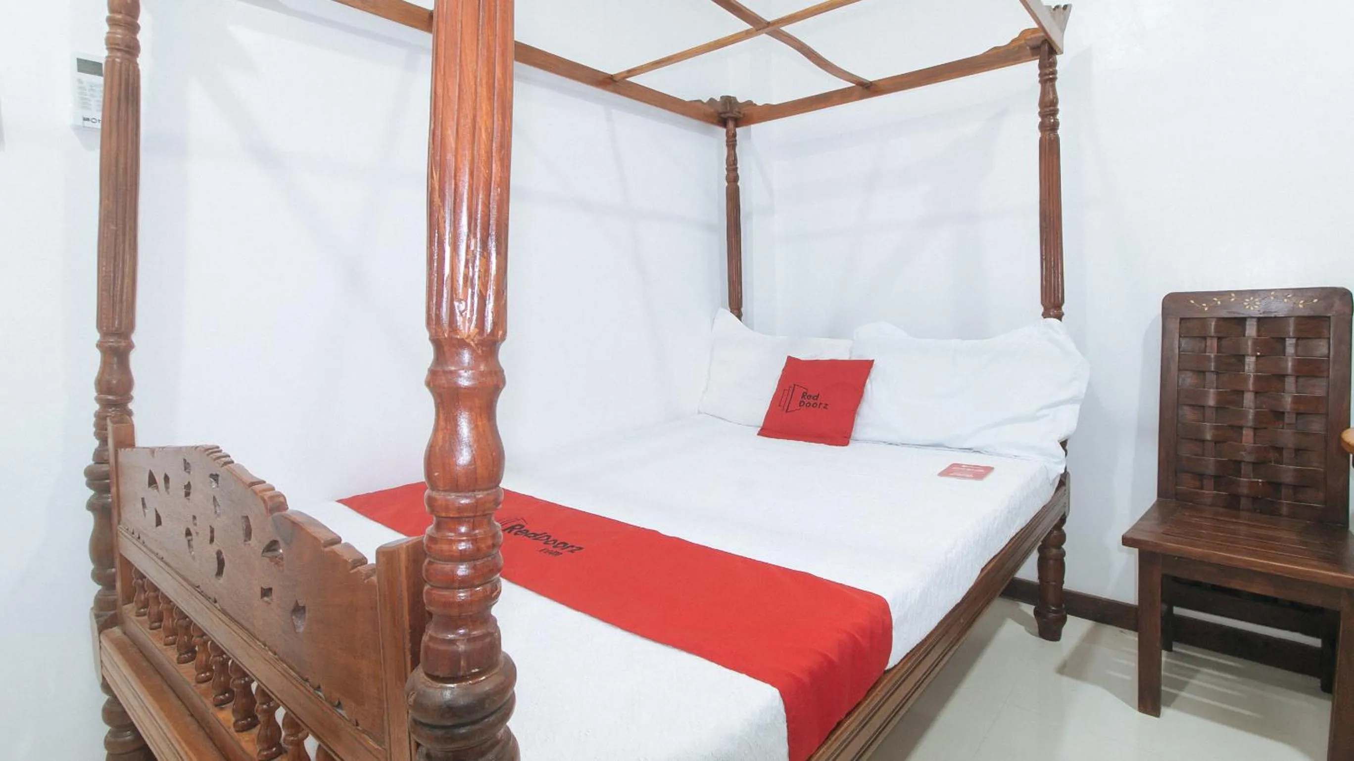 Bed in RedDoorz at Casa Rafaelle Transient Ilocos Sur