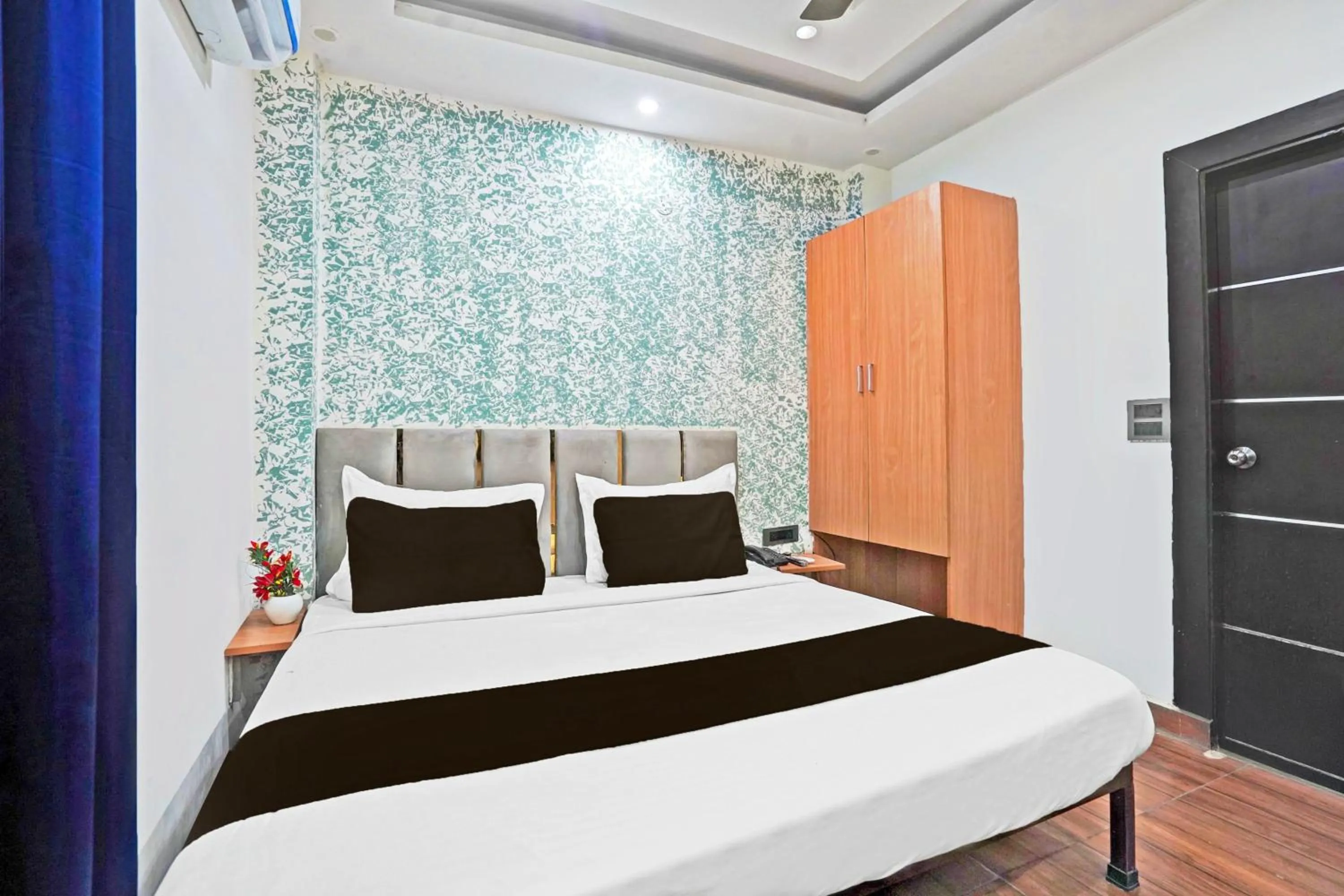 Bedroom, Bed in Super Hotel O Twamev Residency