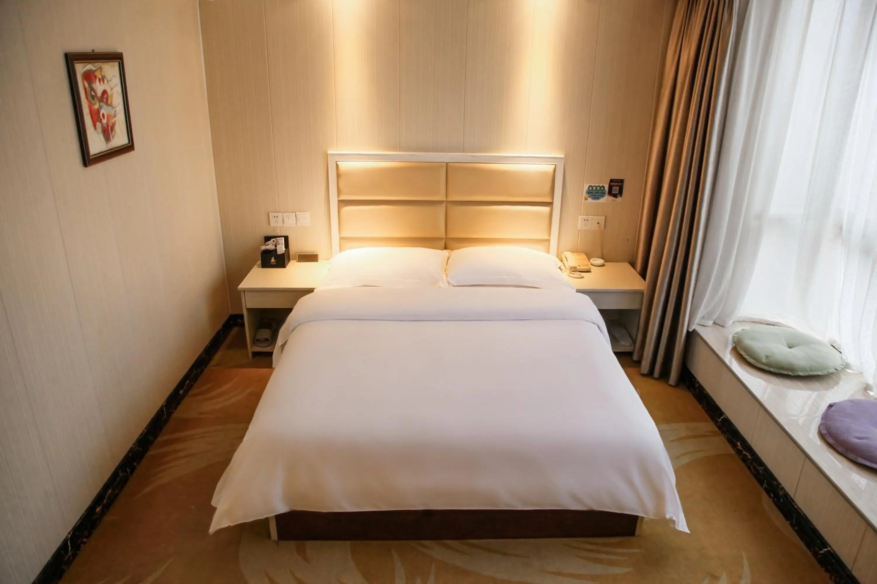 Bed in Century Hotel Tongren